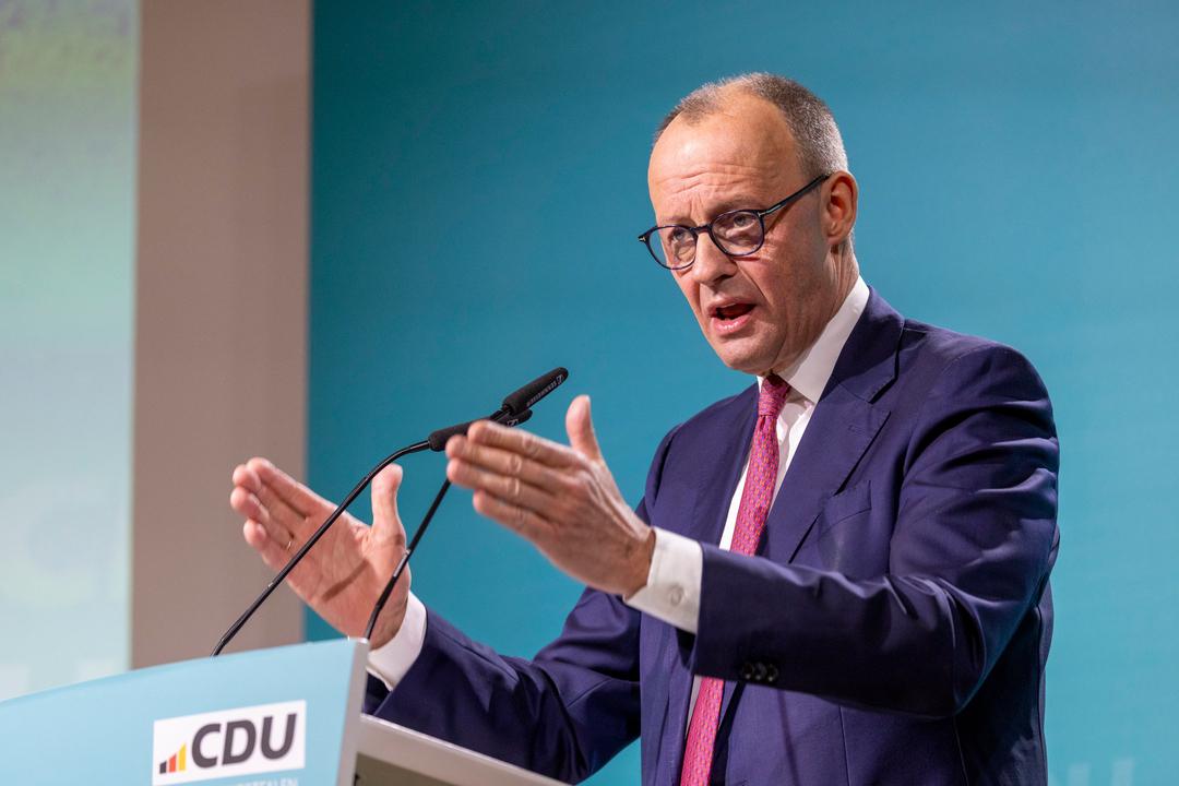 ARCHIV (14.12.2024): Friedrich Merz (CDU), der sich auf Platz 1 der Landesliste für die Bundestagswahl als Kanzlerkandidat bewirbt, spricht bei der Landesvertreterversammlung der CDU Nordrhein-Westfalen. 