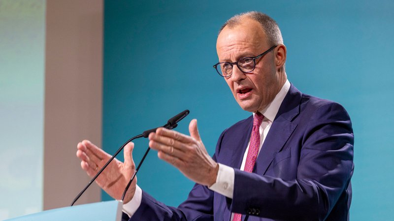 ARCHIV (14.12.2024): Friedrich Merz (CDU), der sich auf Platz 1 der Landesliste für die Bundestagswahl als Kanzlerkandidat bewirbt, spricht bei der Landesvertreterversammlung der CDU Nordrhein-Westfalen. | Bild: dpa-Bildfunk/Thomas Banneyer ARCHIV (14.12.2024): Friedrich Merz (CDU), der sich auf Platz 1 der Landesliste für die Bundestagswahl als Kanzlerkandidat bewirbt, spricht bei der Landesvertreterversammlung der CDU Nordrhein-Westfalen.