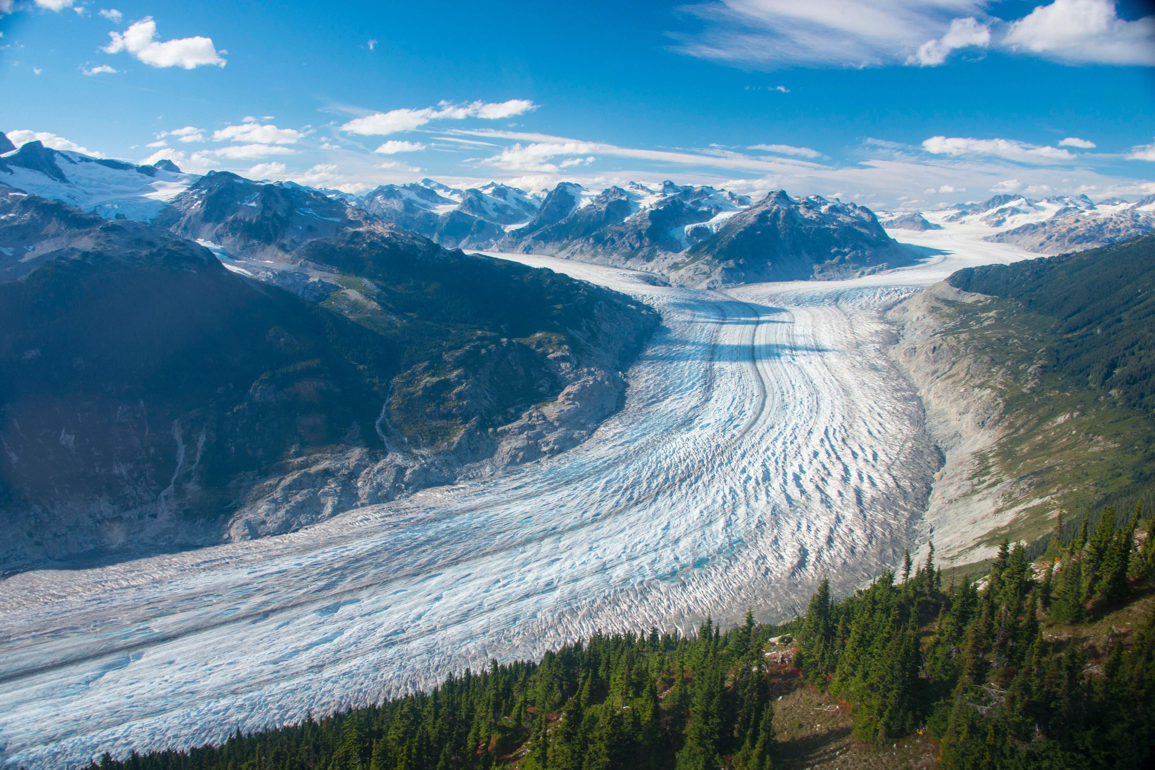 Gletscher: In den letzten 20 Jahren Gigatonnen Eis geschmolzen | BR24