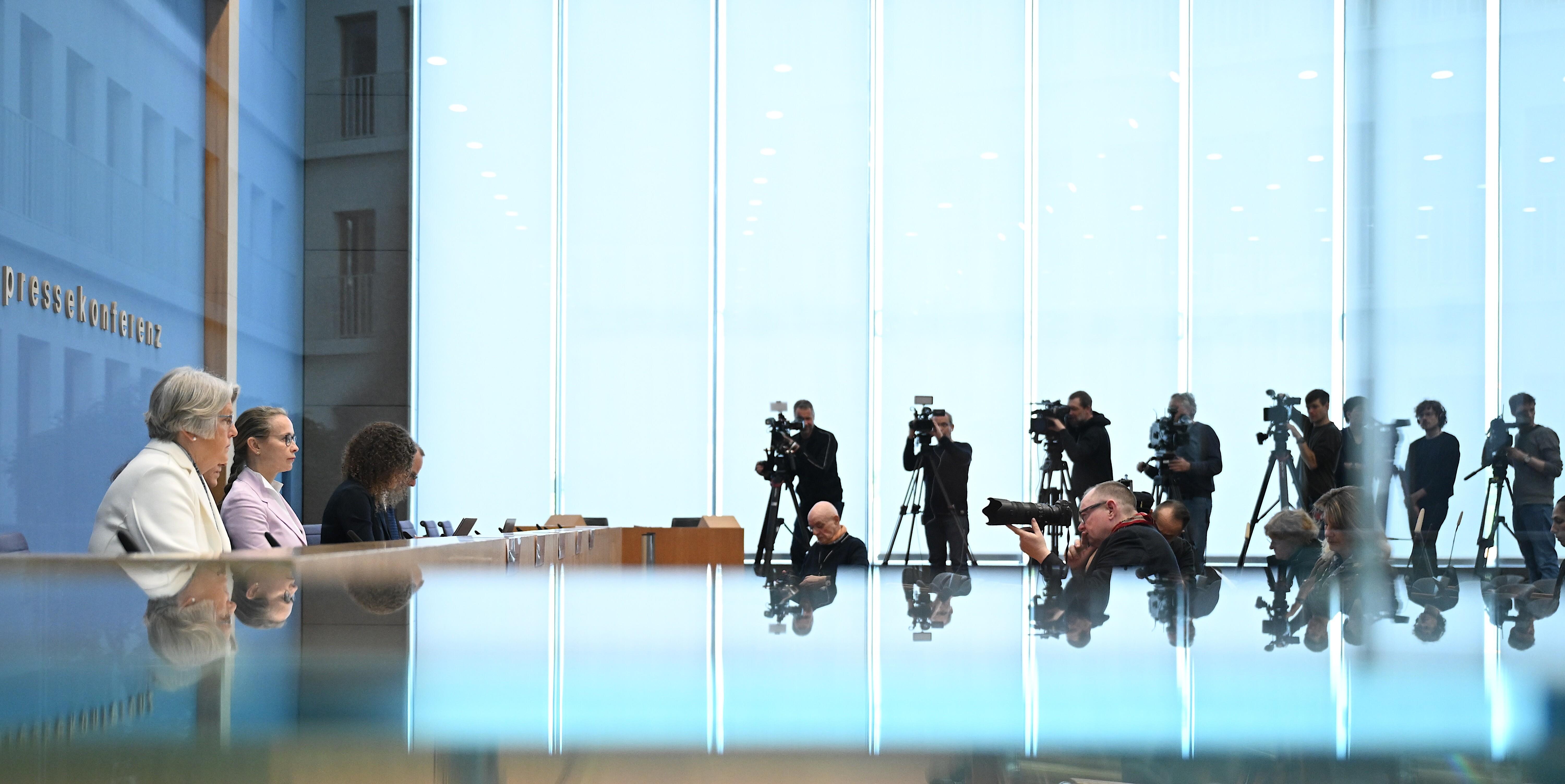 Nach Brosius, vor Kaufhold: Rechtspopulisten im "Kulturkampf"