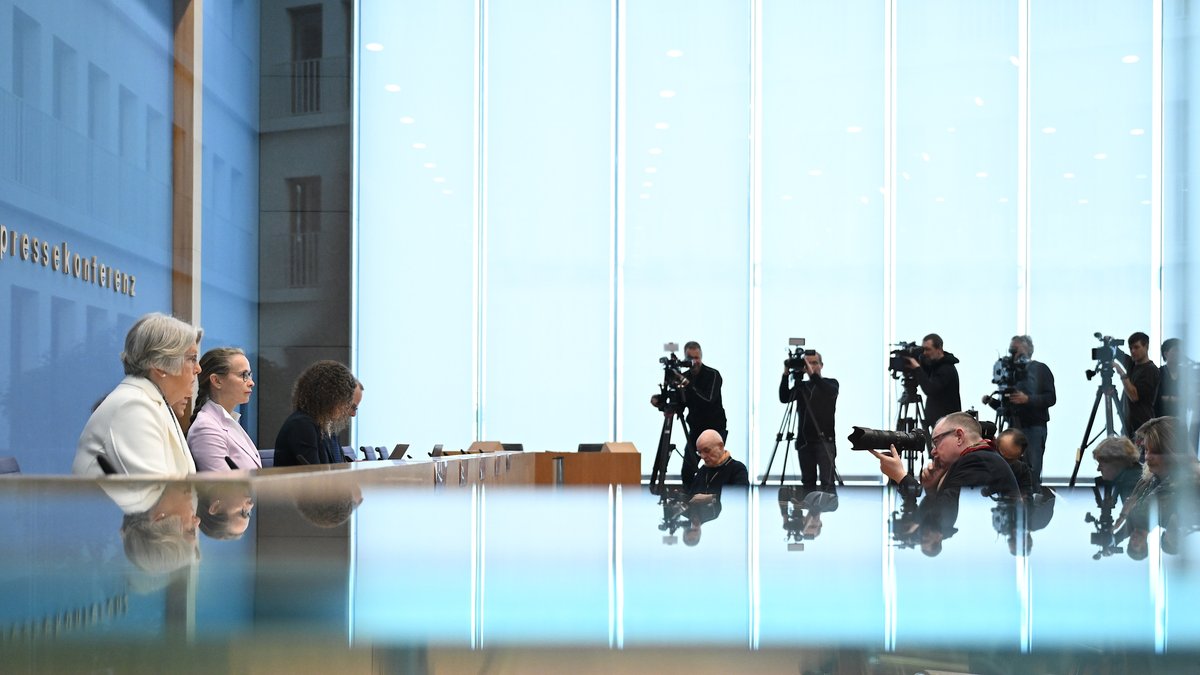 Nach Brosius, vor Kaufhold: Rechtspopulisten im "Kulturkampf"