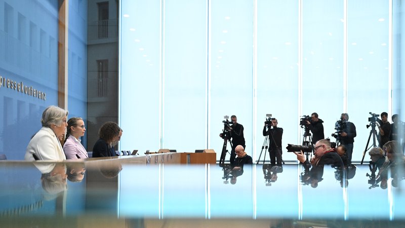 Nach Brosius, vor Kaufhold: Rechtspopulisten im "Kulturkampf" | Bild: picture alliance/dpa | Britta Pedersen Nach Brosius, vor Kaufhold: Rechtspopulisten im "Kulturkampf"