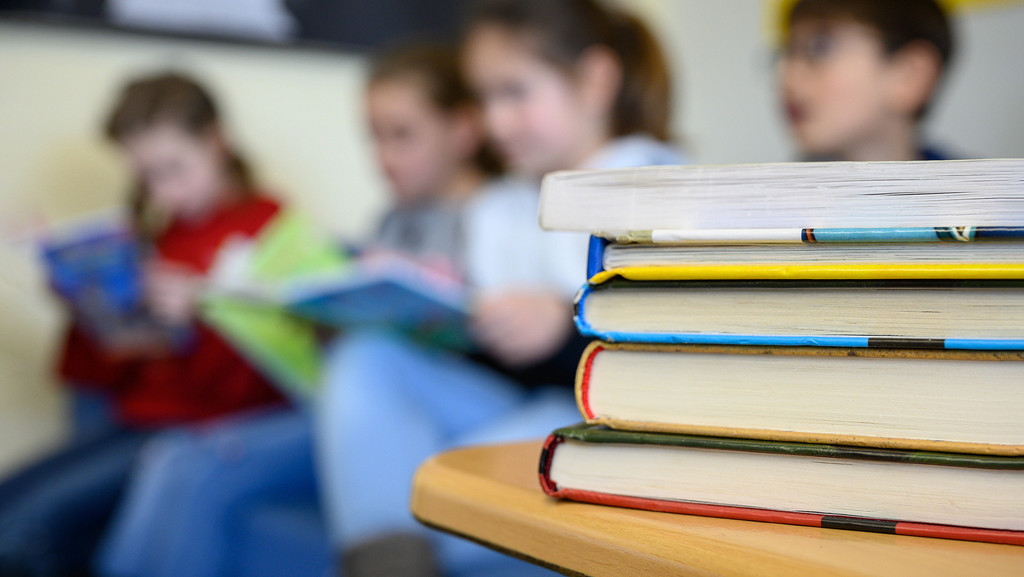 Alle fünf Jahre untersuchen Bildungsforscher, wie es um die Lesekompetenz von Viertklässlern in Deutschland steht. Heute wurde die neueste Iglu-Studie vorgestellt. | Bild: Bayerischer Rundfunk 2023 Alle fünf Jahre untersuchen Bildungsforscher, wie es um die Lesekompetenz von Viertklässlern in Deutschland steht. Heute wurde die neueste Iglu-Studie vorgestellt.