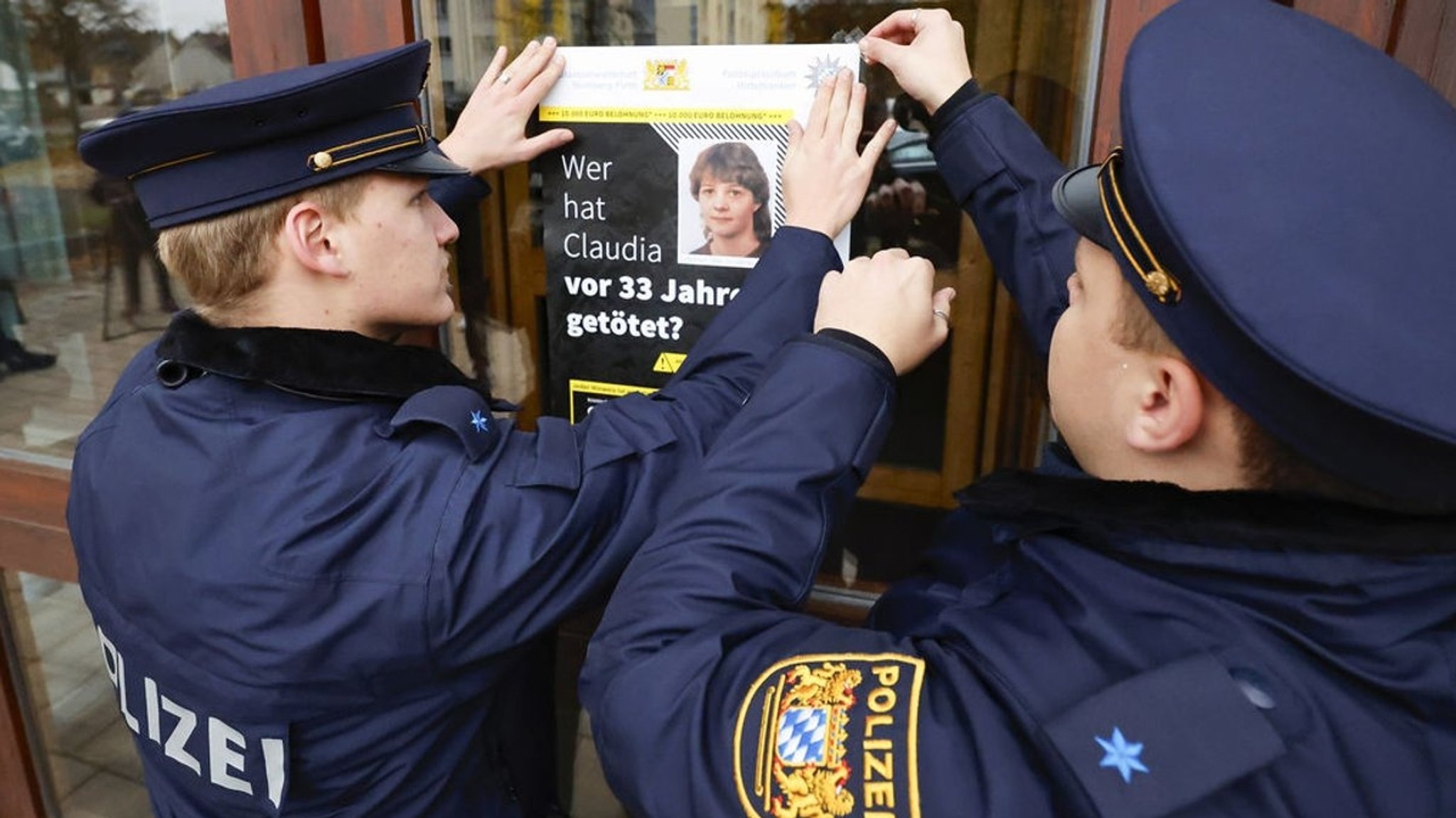 Nach 33 Jahren rollt die Polizei die Ermittlungen im Fall Claudia Obermeier wieder auf. Bereits vor mehreren Wochen wurden Plakate aufgehängt.