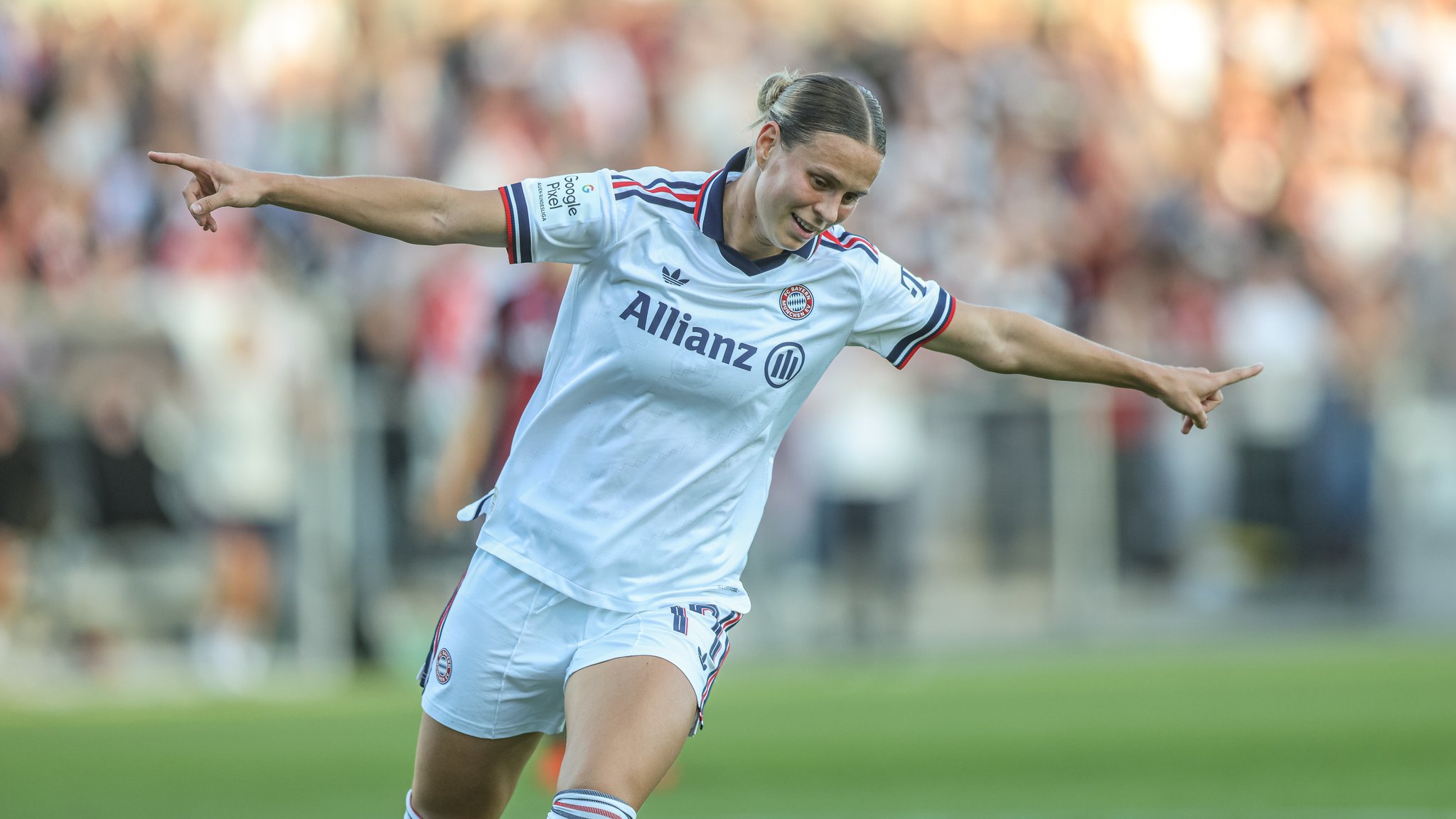Klara Bühl von den FC Bayern Frauen | Bild: picture-alliance/dpa Klara Bühl von den FC Bayern Frauen