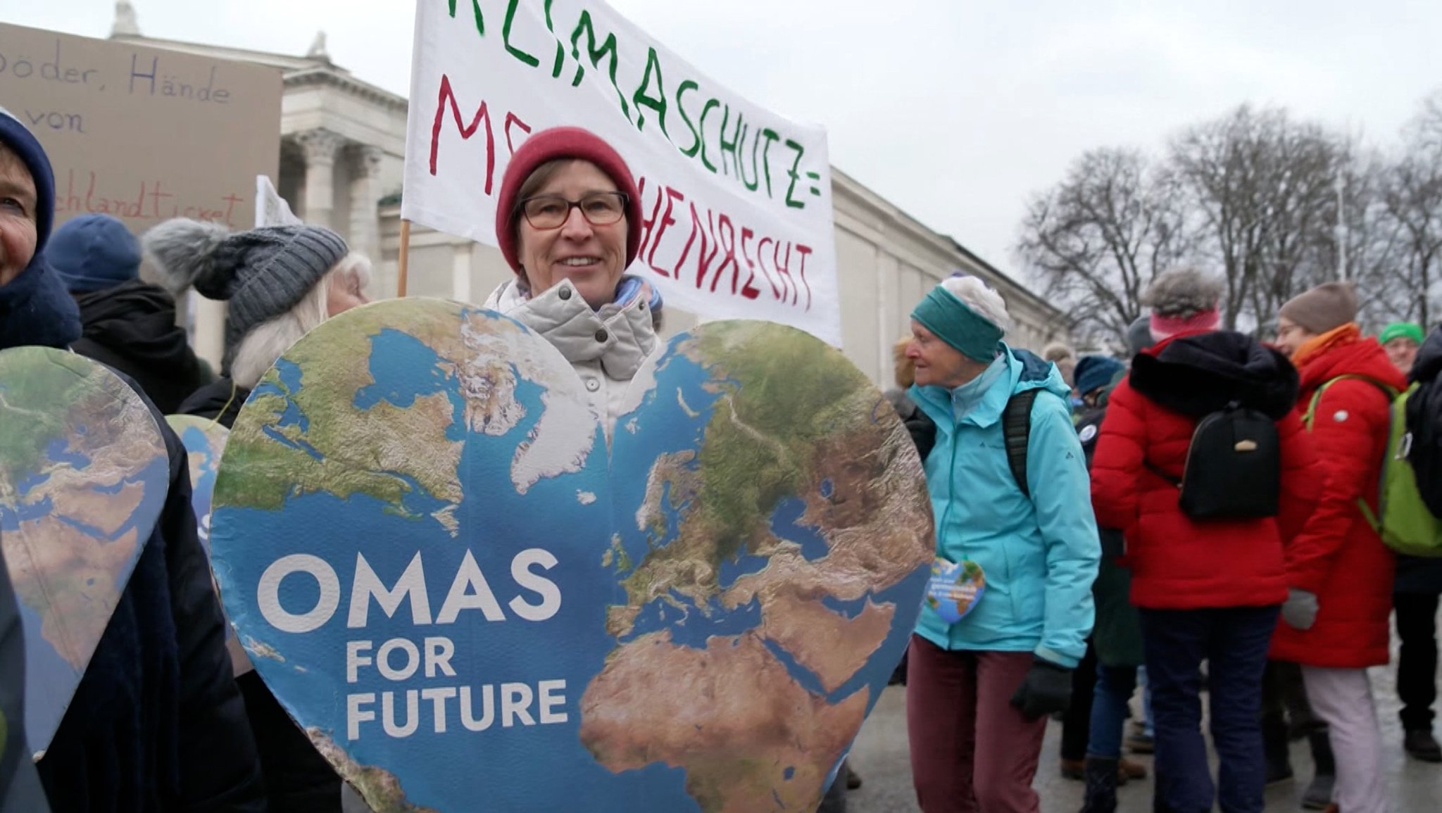 Nach der gestrigen Amokfahrt in München wurde der Demonstrationszug der Klimaaktivisten heute abgesagt. Aus Sicherheitsgründen. Stattdessen fand am Königsplatz eine Kundgebung statt.