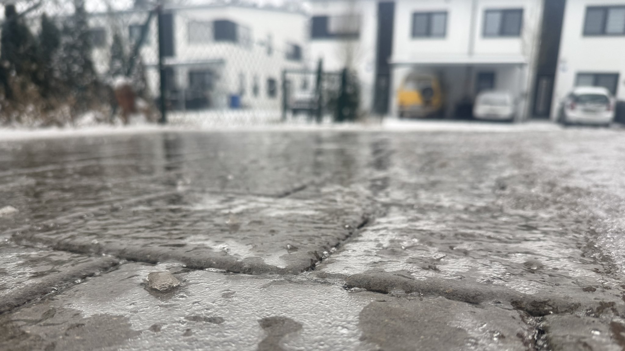 Glatteis in Niederbayern in Neustadt an der Donau | Bild: News5 Glatteis in Niederbayern in Neustadt an der Donau