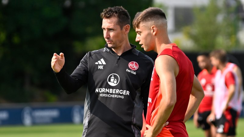 Miroslav Klose und Stefanos Tzimas | Bild: picture alliance / Sportfoto Zink / Hans-Martin Iss | Sportfoto Zink / Hans-Martin Issler Miroslav Klose und Stefanos Tzimas