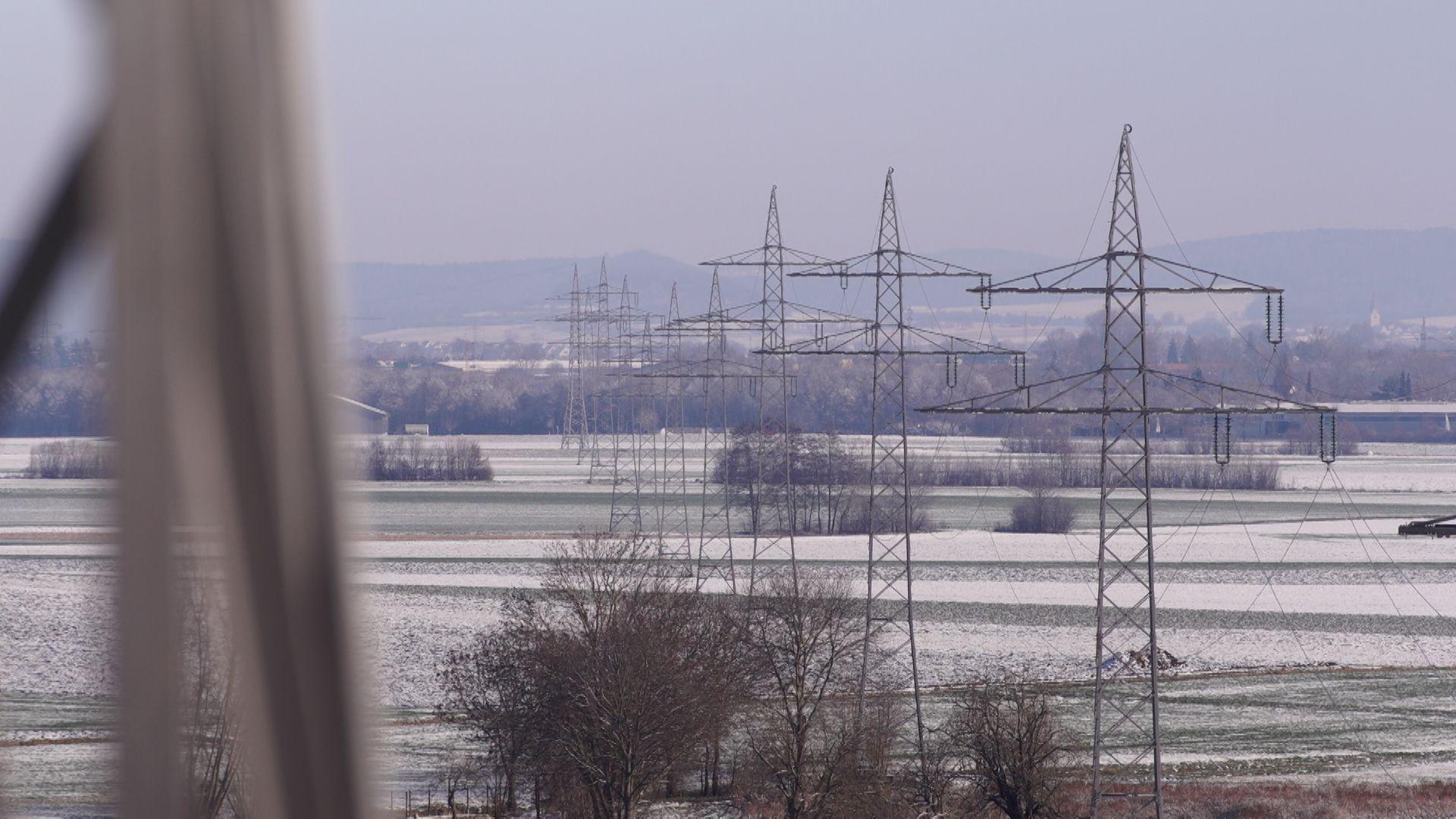 Zu Viel Photovoltaik: Bayerisches Stromnetz Am Limit | BR24