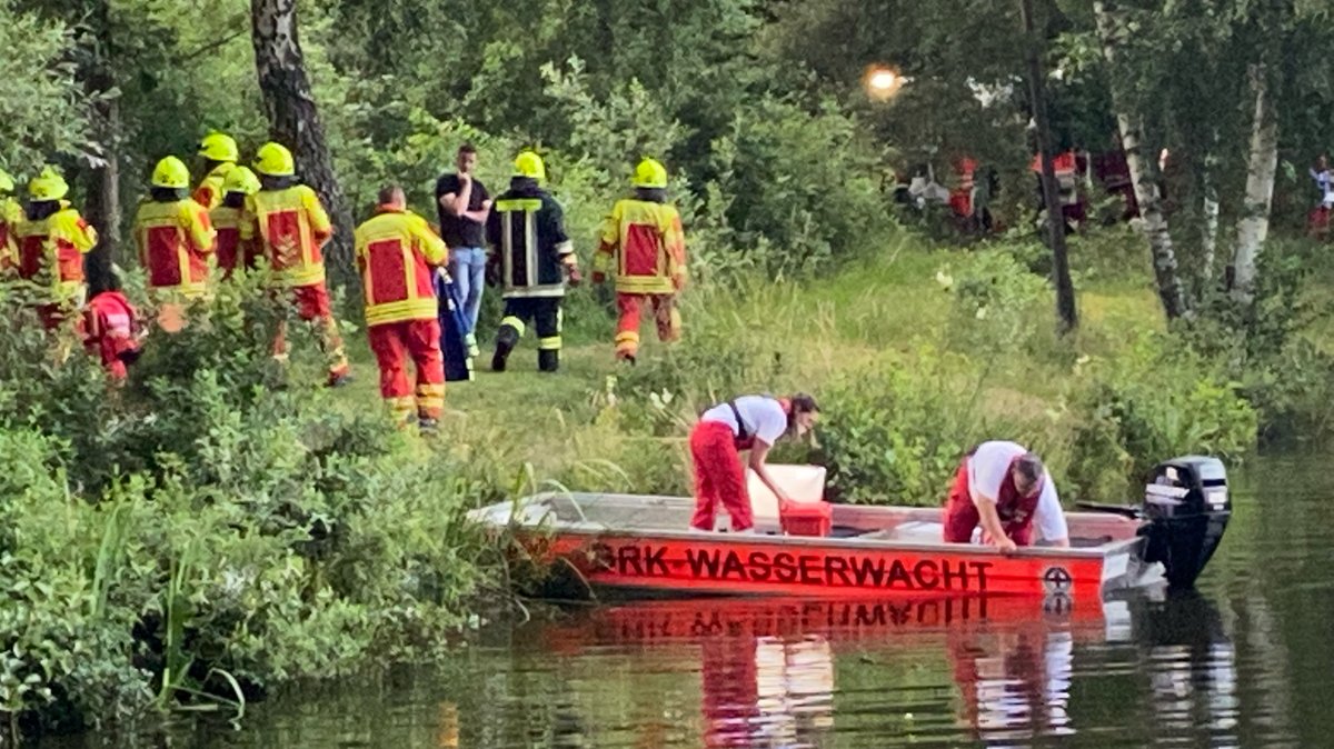 Wasserwacht und Feuerwehr haben sich an der Suche nach dem Vermissten beteiligt.
