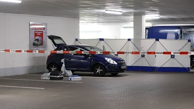 In diesem Kleinwagen wurde die Leiche der Frau gefunden. | Bild:Bayerischer Rundfunk 2024