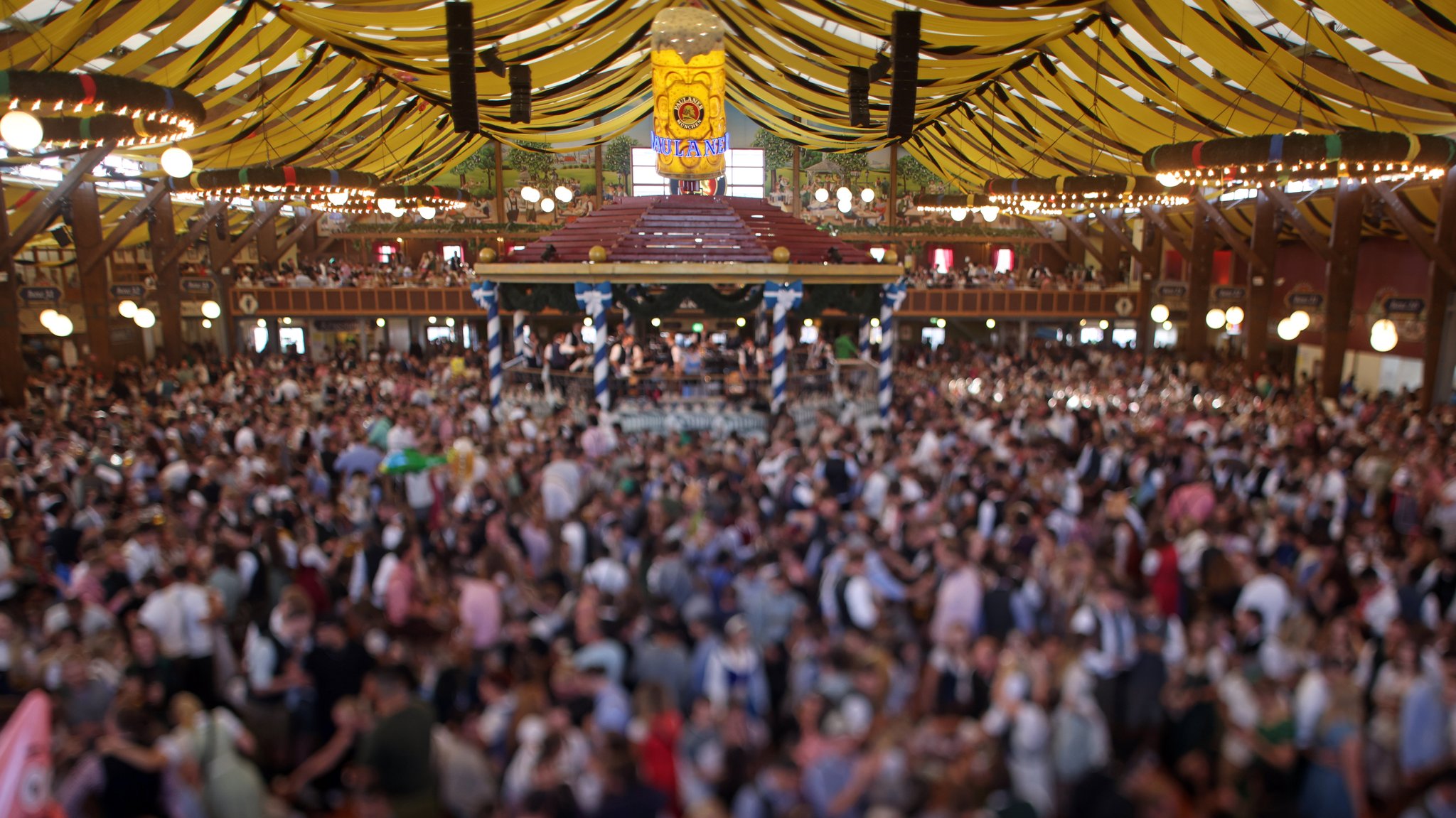 "Lied wird nicht gespielt": Wiesn-Verbot für "L'Amour Toujours"