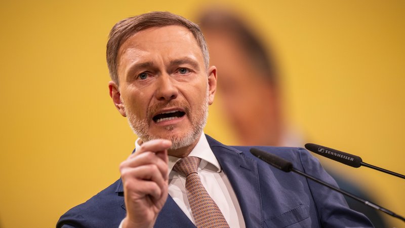 Christian Lindner, FDP Bundesvorsitzender, bei seiner Rede beim außerordentliche Bundesparteitag der FDP. | Bild: picture alliance/dpa | Michael Kappeler Christian Lindner, FDP Bundesvorsitzender, bei seiner Rede beim außerordentliche Bundesparteitag der FDP.