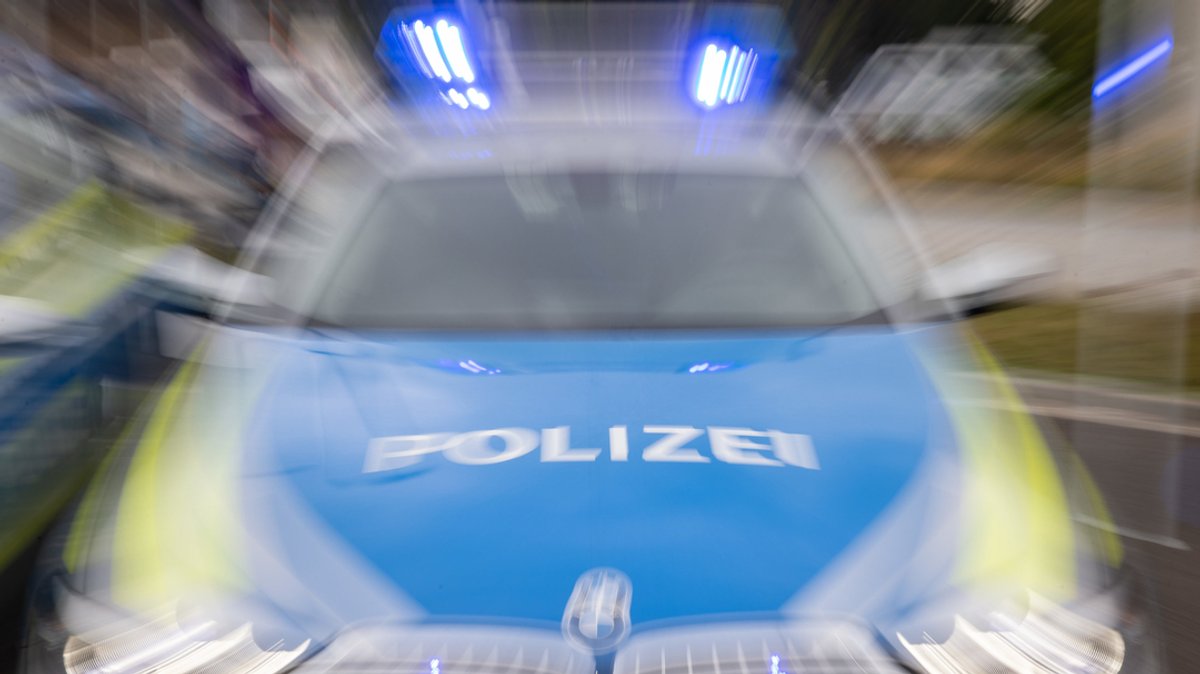Polizeiauto mit Blaulicht (Symbolfoto)