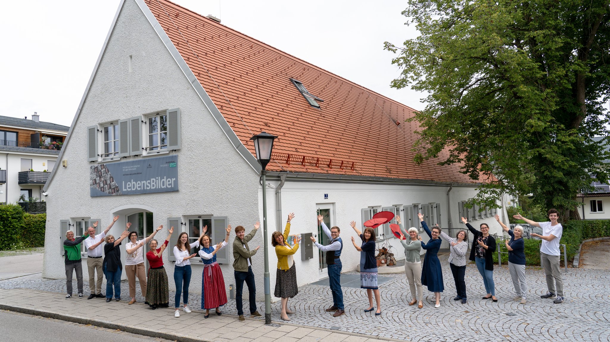 Das Team des Erinnerungsortes "Badehaus" wird mit dem "Obermayer Award" für seine Erinnerungsarbeit ausgezeichnet. 