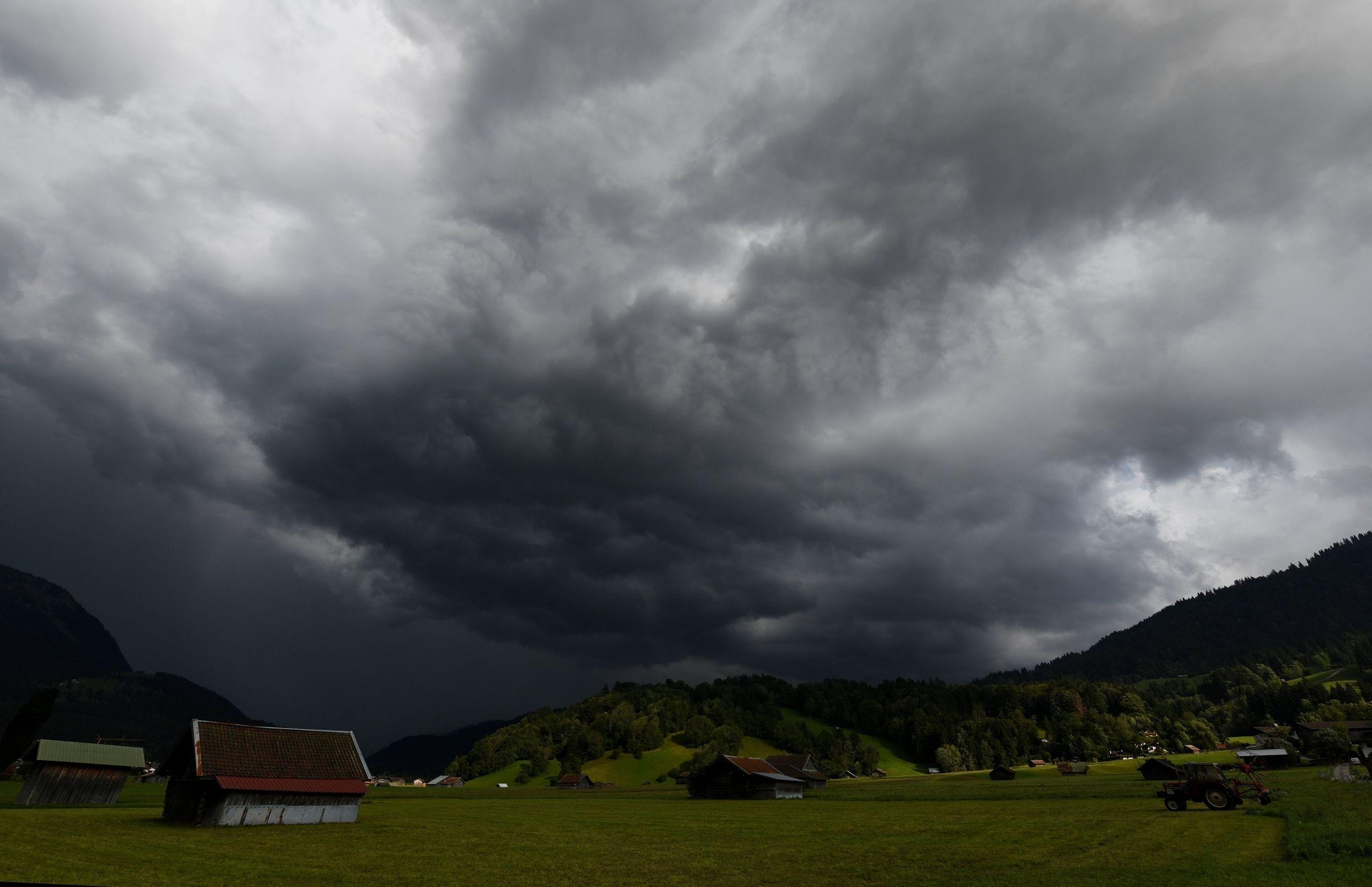 Dunkle Wolken über Garmisch-Partenkirchen
