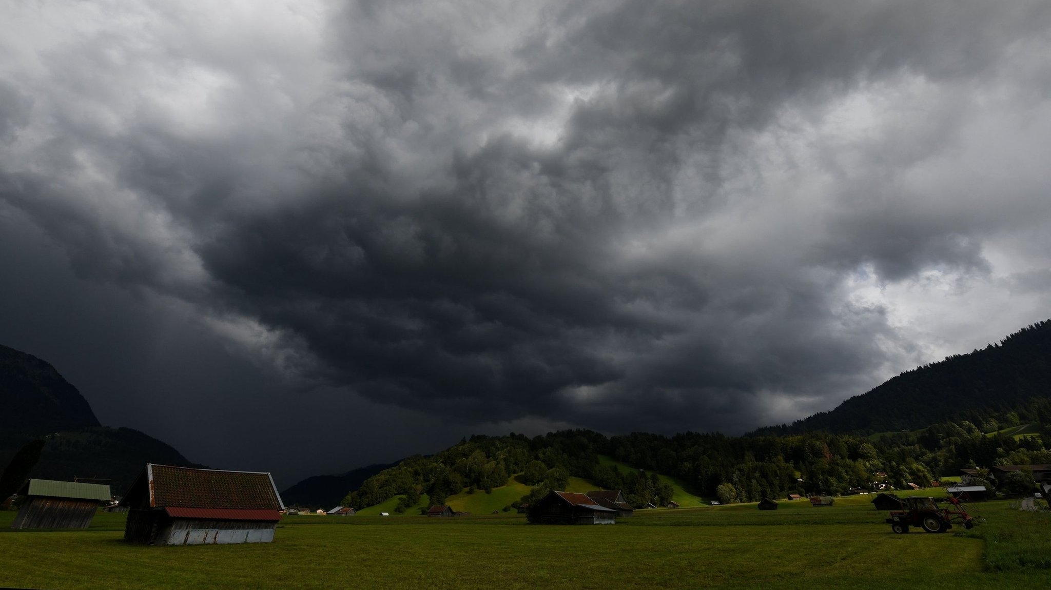 Dunkle Wolken über Garmisch-Partenkirchen