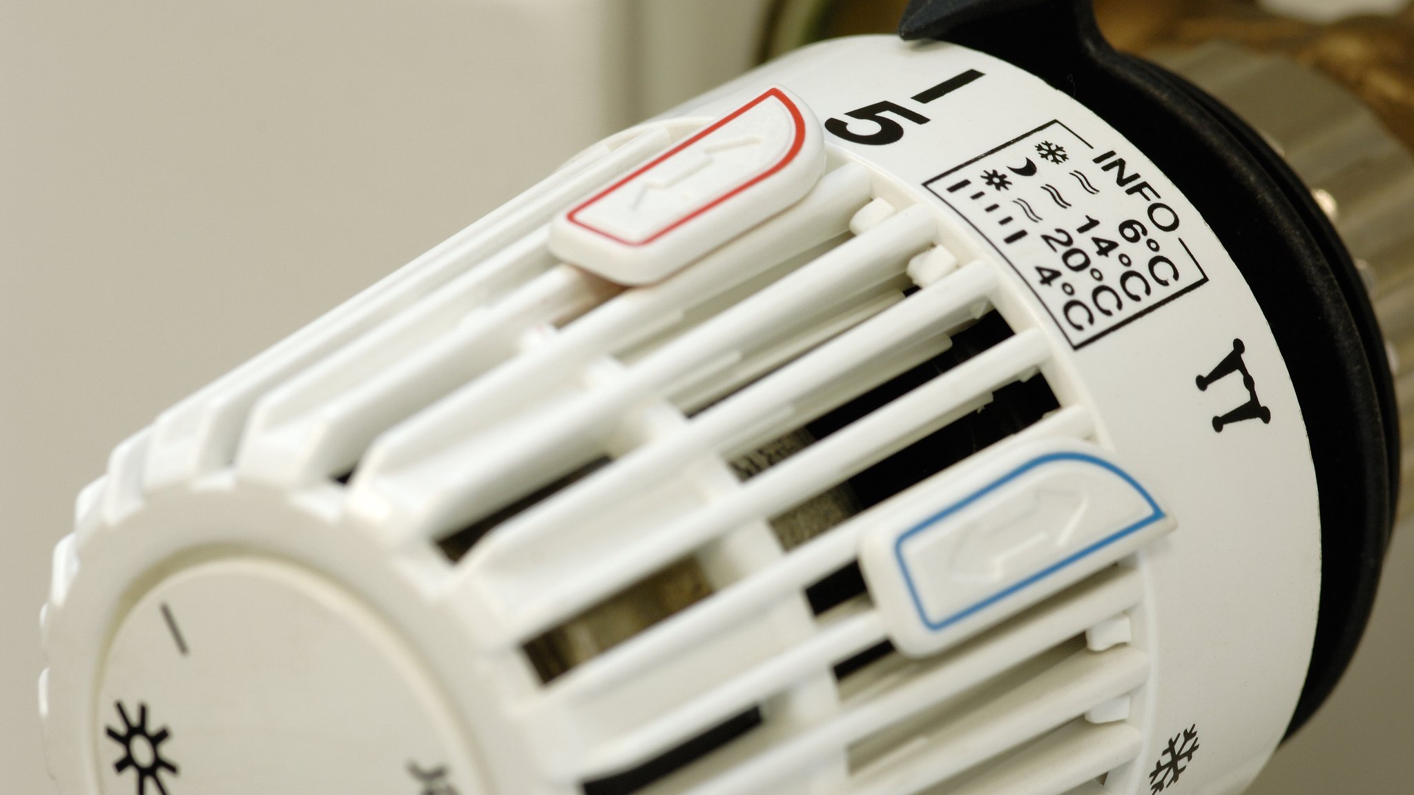 Thermostatregler an einem Heizkörper