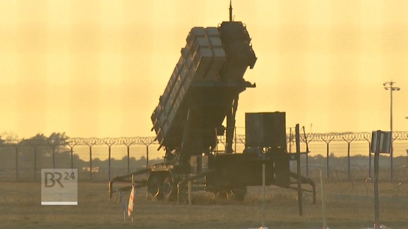 US-Präsident Trump will nun auch noch die Gelder für die Ukraine auf den Prüfstand stellen | Bild: Bayerischer Rundfunk 2025 US-Präsident Trump will nun auch noch die Gelder für die Ukraine auf den Prüfstand stellen