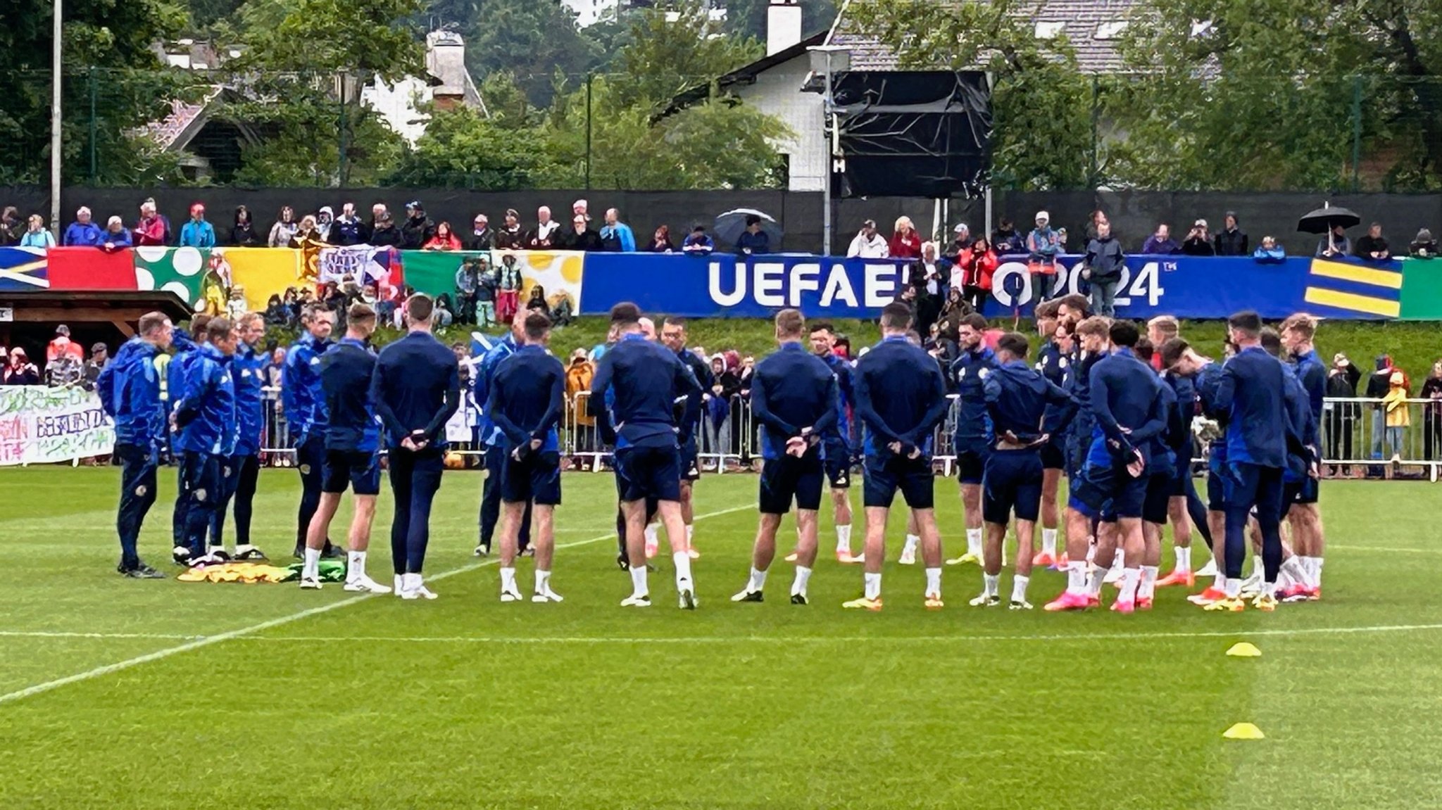 Fußballspieler aus Schottland auf dem Trainingsplatz