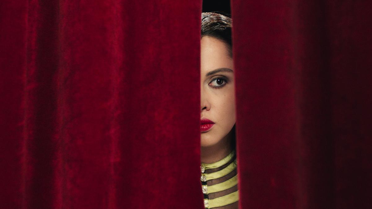 Shirin Neshats Film Uber Die Legendare Agyptische Sangerin Br24