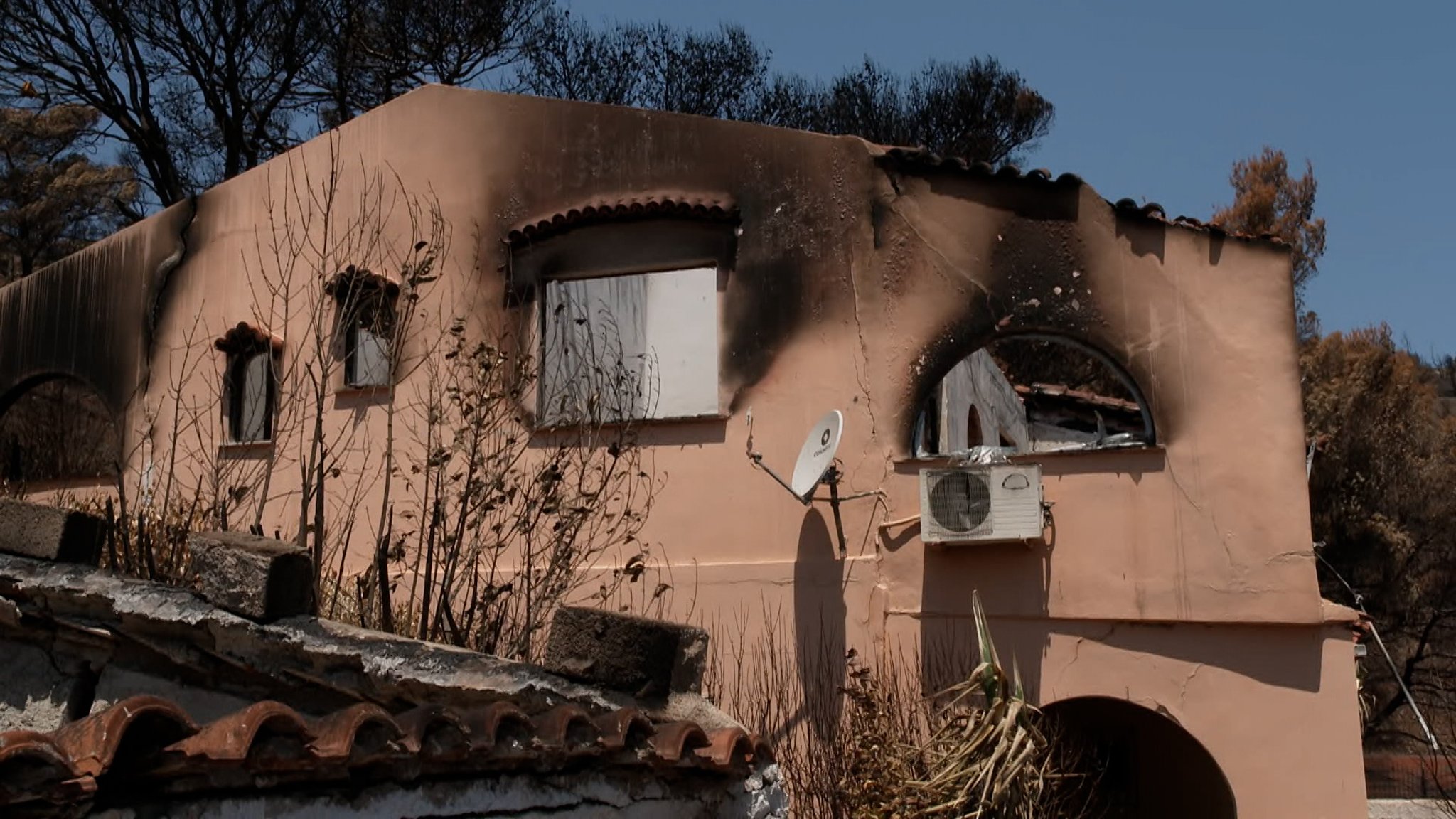 Gebäude, das einem Brand zum Opfer fiel