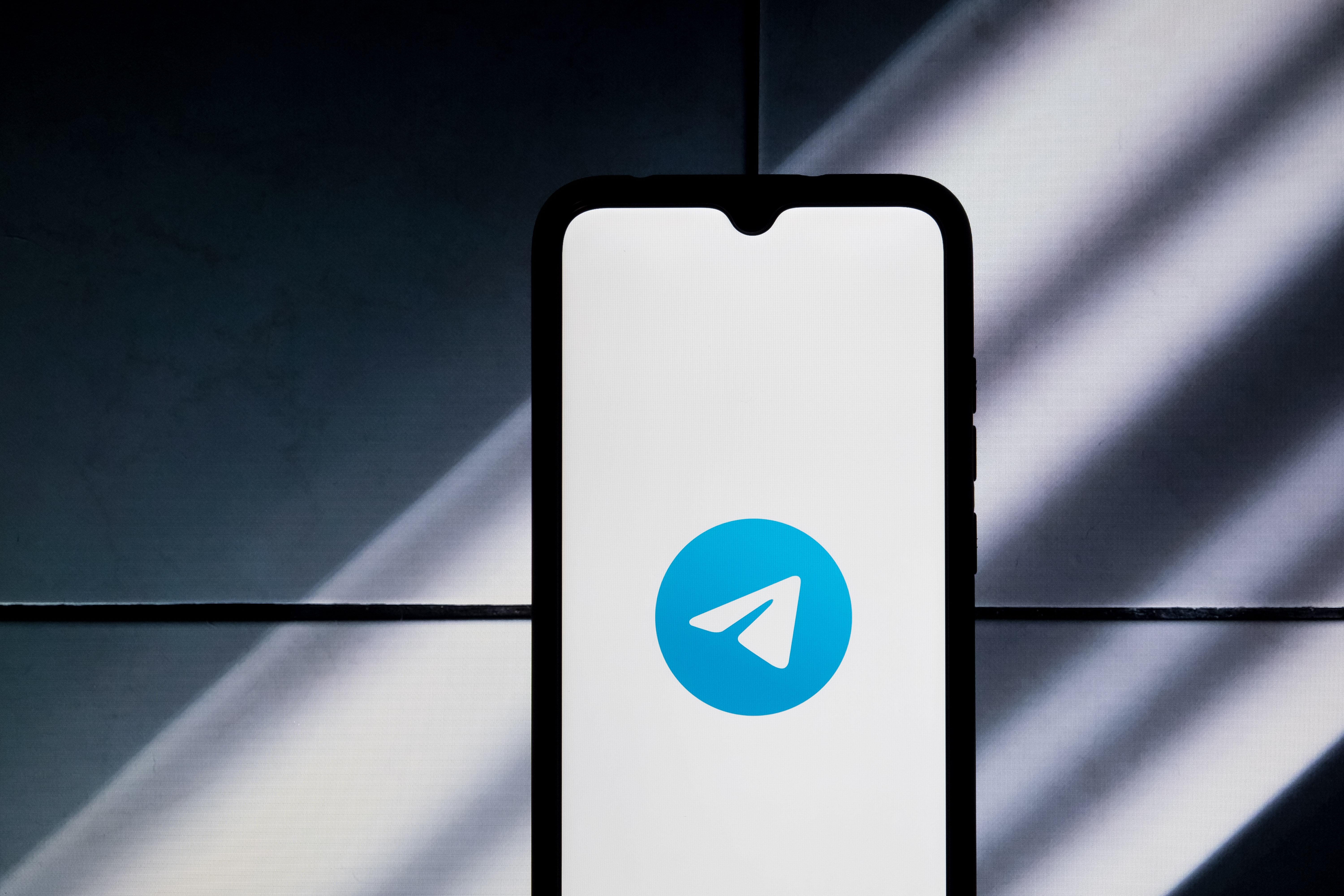 Telegram-Logo auf einem Display