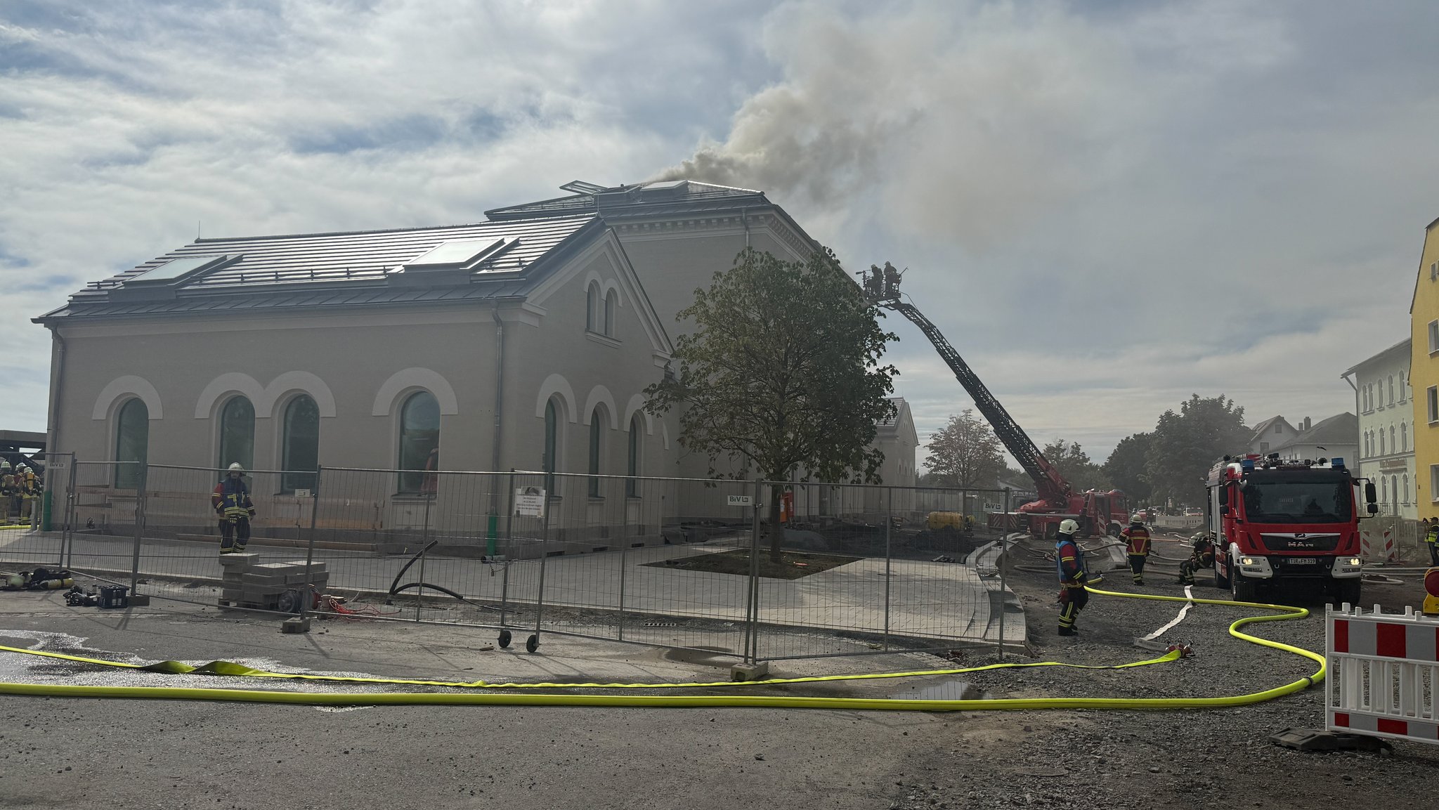 Feuer im frisch renovierten Bahnhofsgebäude - Millionenschaden