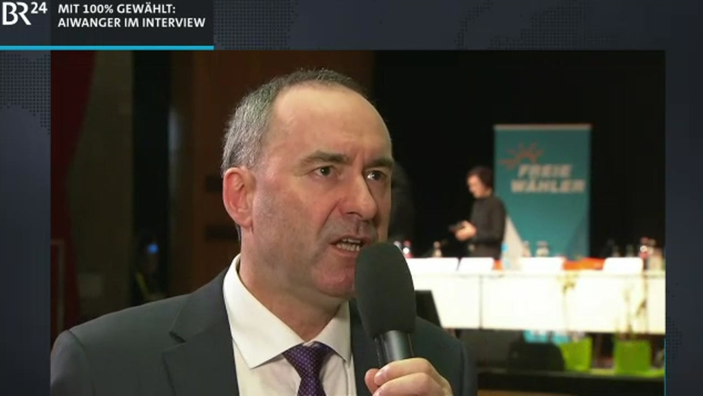 Hubert Aiwanger hat jetzt noch eine Funktion mehr: Der Minister, Landes- und Bundesvorsitzende der Freien Wähler ist nun auch Spitzenkandidat zur Landtagswahl im Herbst. Hier ist er im Interview mit BR24 zu sehen. | Bild: BR Hubert Aiwanger hat jetzt noch eine Funktion mehr: Der Minister, Landes- und Bundesvorsitzende der Freien Wähler ist nun auch Spitzenkandidat zur Landtagswahl im Herbst. Hier ist er im Interview mit BR24 zu sehen.