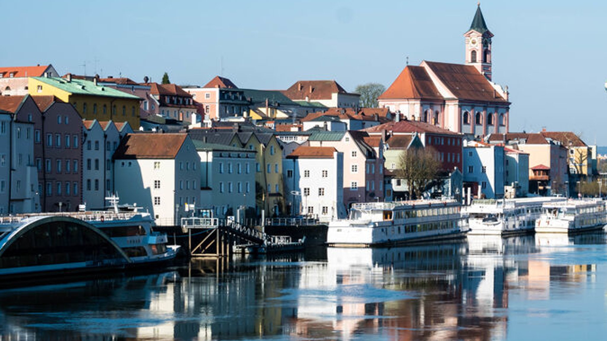 Ortsansicht von Passau mit Donau.