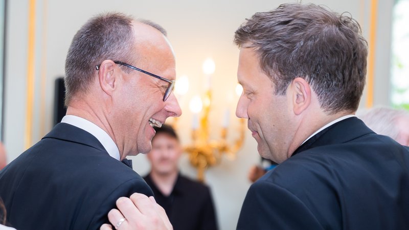 Friedrich Merz (CDU) und Lars Klingbeil (SPD) | Bild: picture alliance/dpa/dpa-Pool | Christoph Soeder Friedrich Merz (CDU) und Lars Klingbeil (SPD)