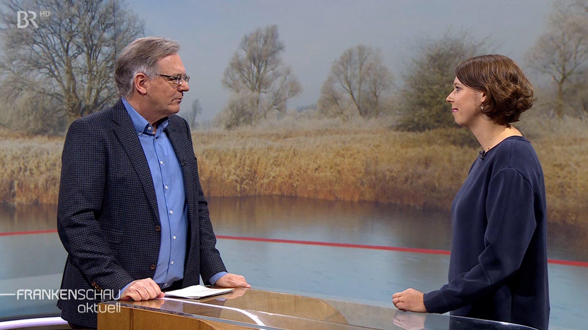 Charly Hilpert im Gespräch mit Dr. Valeska Stonawski, Expertin für psychische Gesundheit.