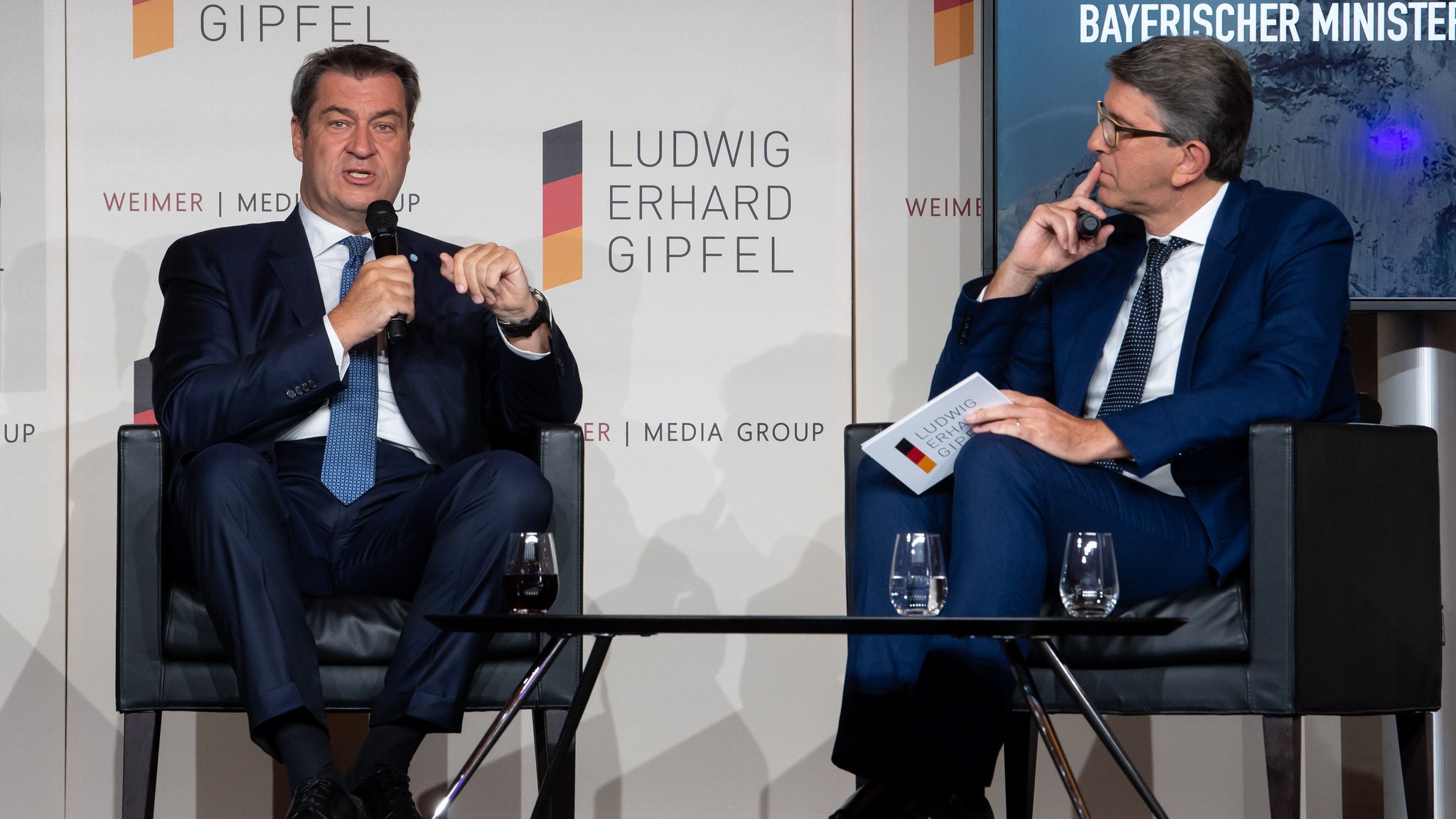 Archivbild: Ministerpräsident Markus Söder und Verleger Wolfram Weimer beim Ludwig-Erhard-Gipfel 2022