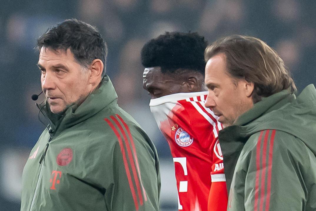 Alphonso Davies (Mitte)