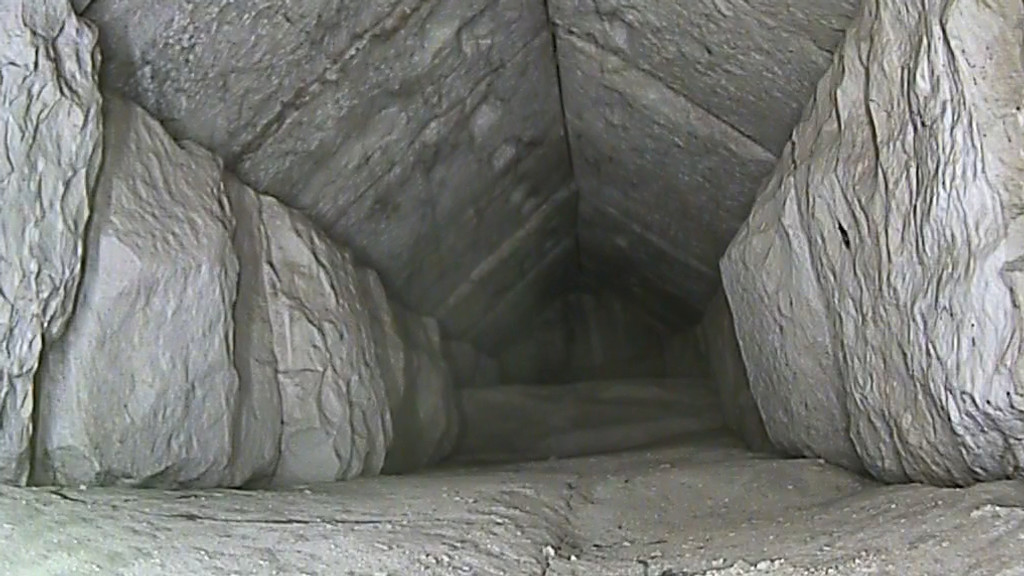 Blick in die bislang unbekannte Kammer in der Cheops-Pyramide