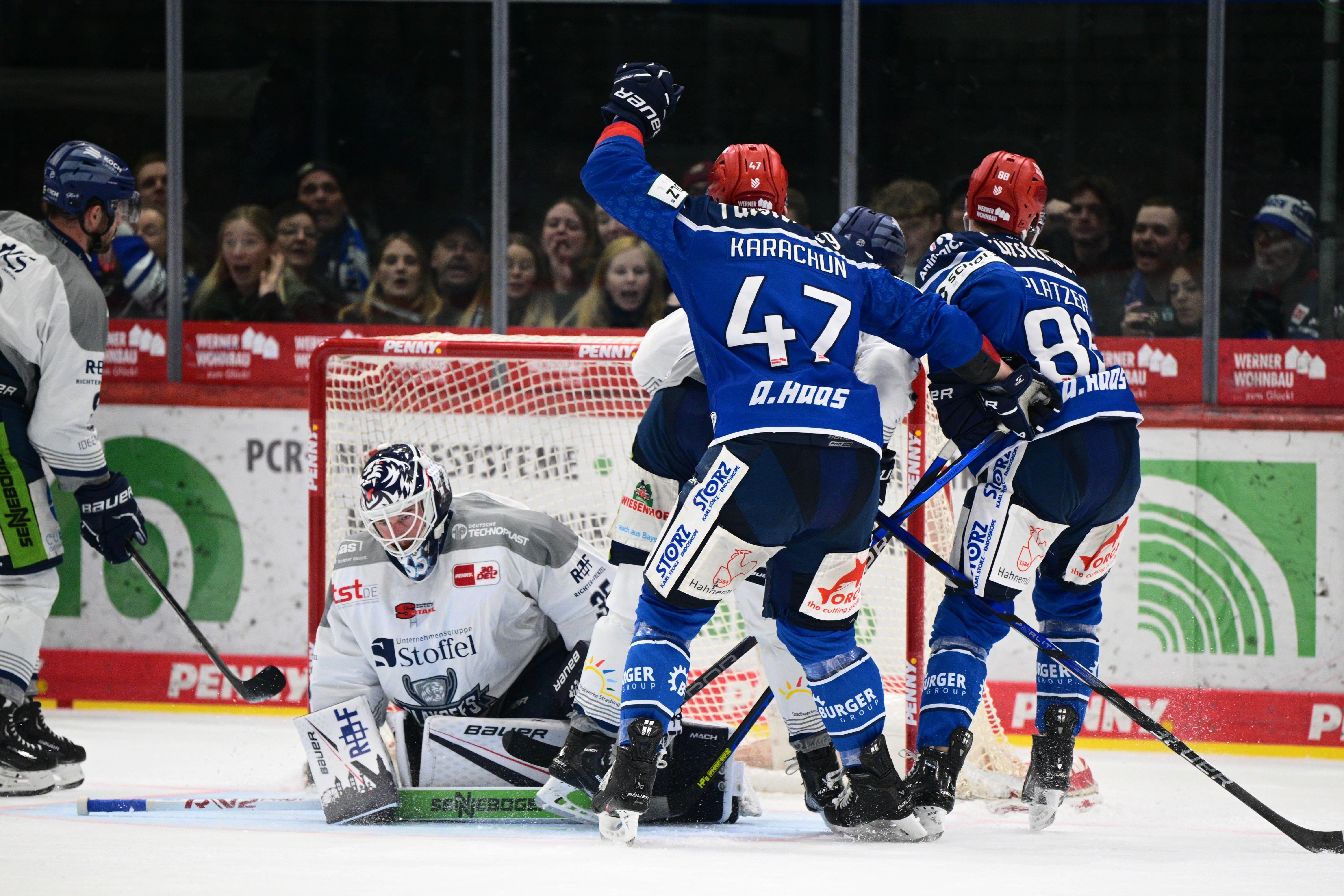 Jubel bei den Schwenninger Wild Wings gegen die Straubing Tigers.