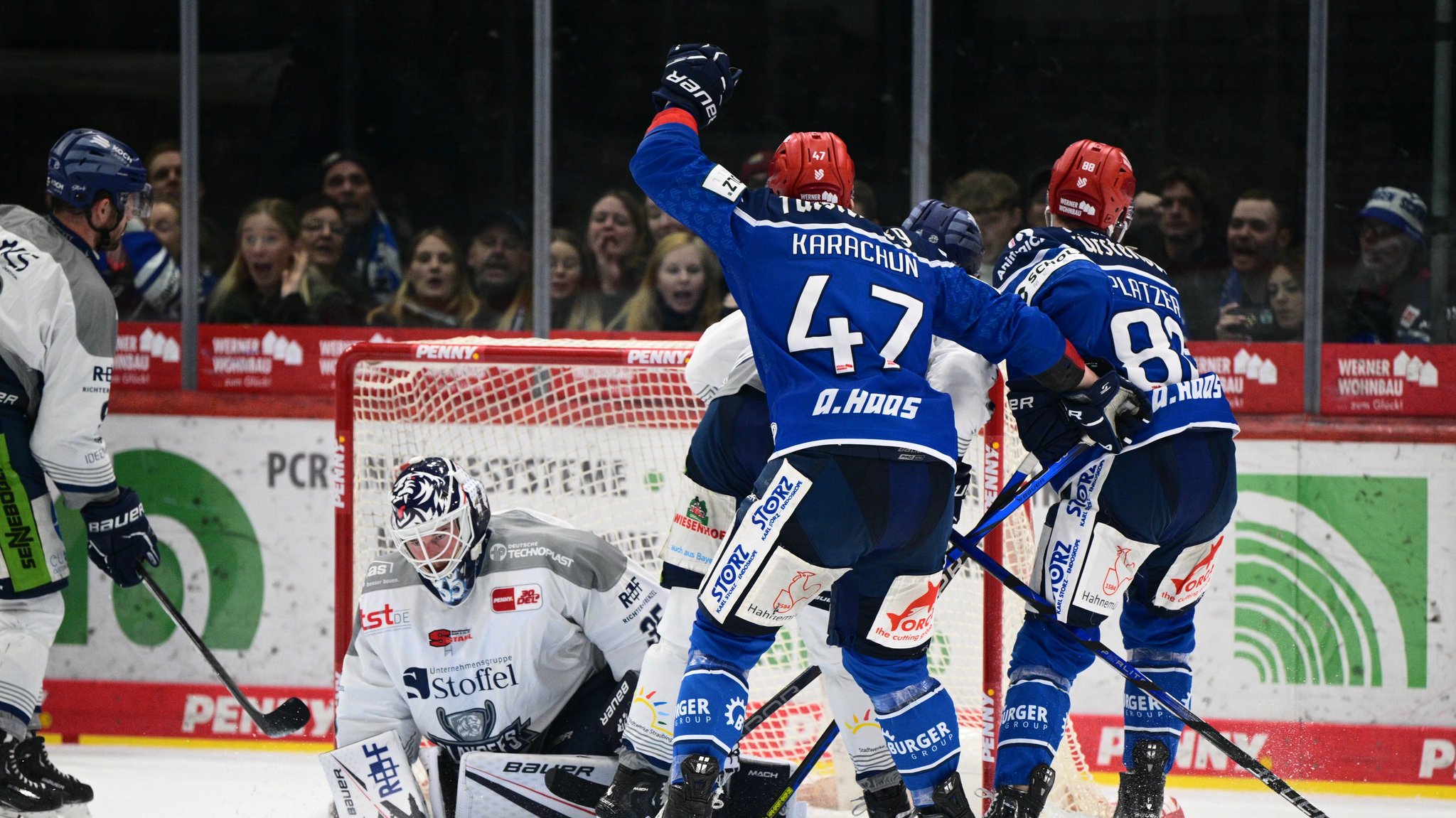 Jubel bei den Schwenninger Wild Wings gegen die Straubing Tigers.