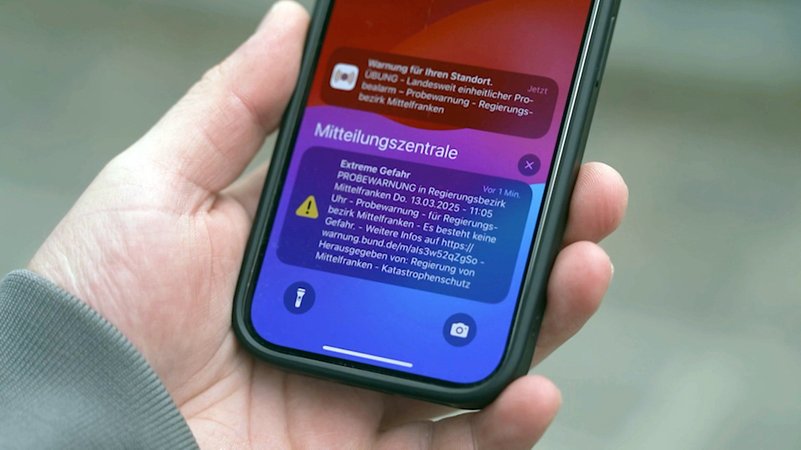 In Bayern war heute Warntag: An vielen Orten heulten um 11 Uhr die Sirenen und Handy-Nutzer erhielten Alarm-Meldungen. | Bild: Bayerischer Rundfunk 2025 In Bayern war heute Warntag: An vielen Orten heulten um 11 Uhr die Sirenen und Handy-Nutzer erhielten Alarm-Meldungen.