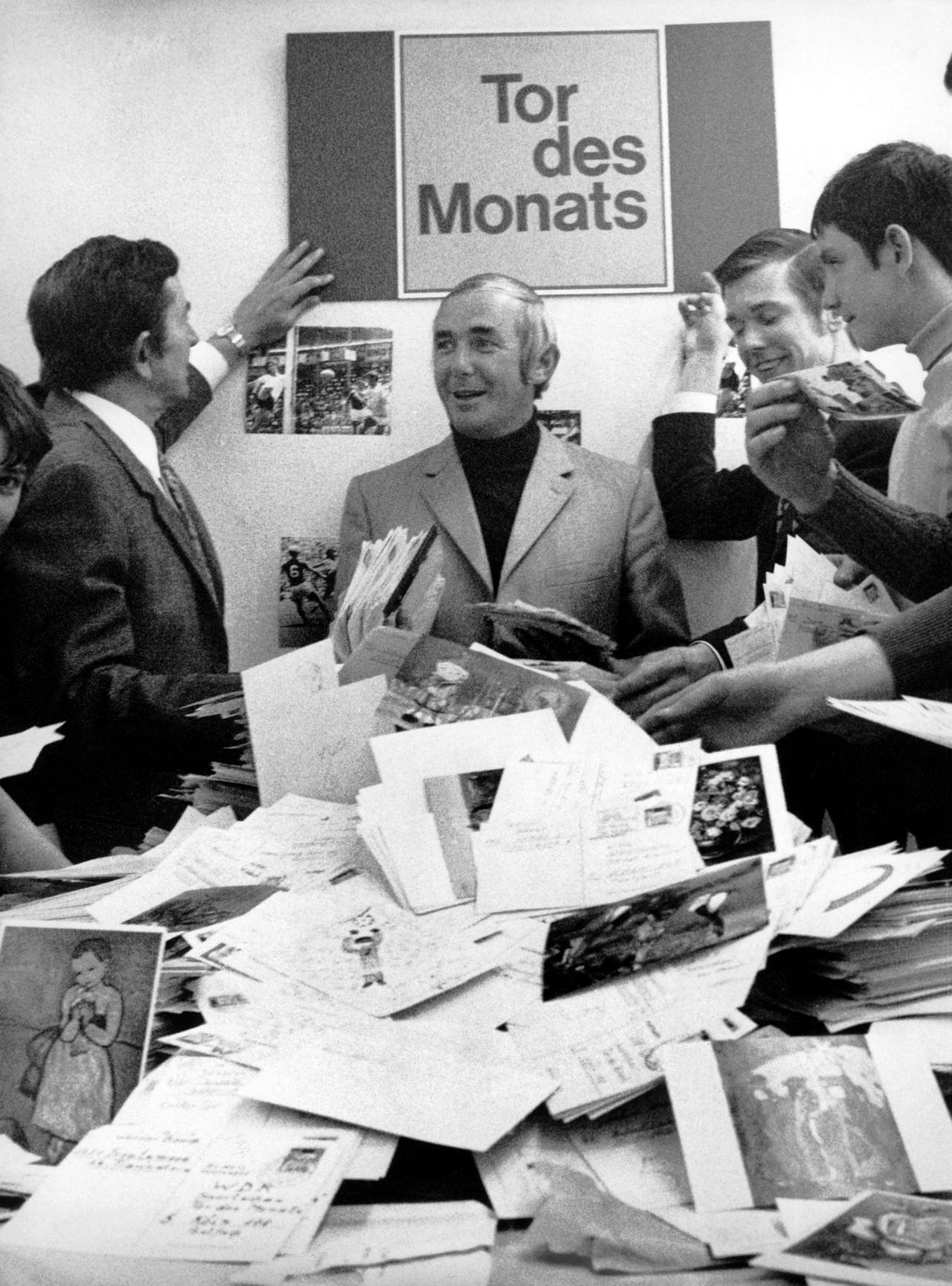 ARD-Sportschau : 50 Jahre Tor Des Monats - Eine ReTORspektive