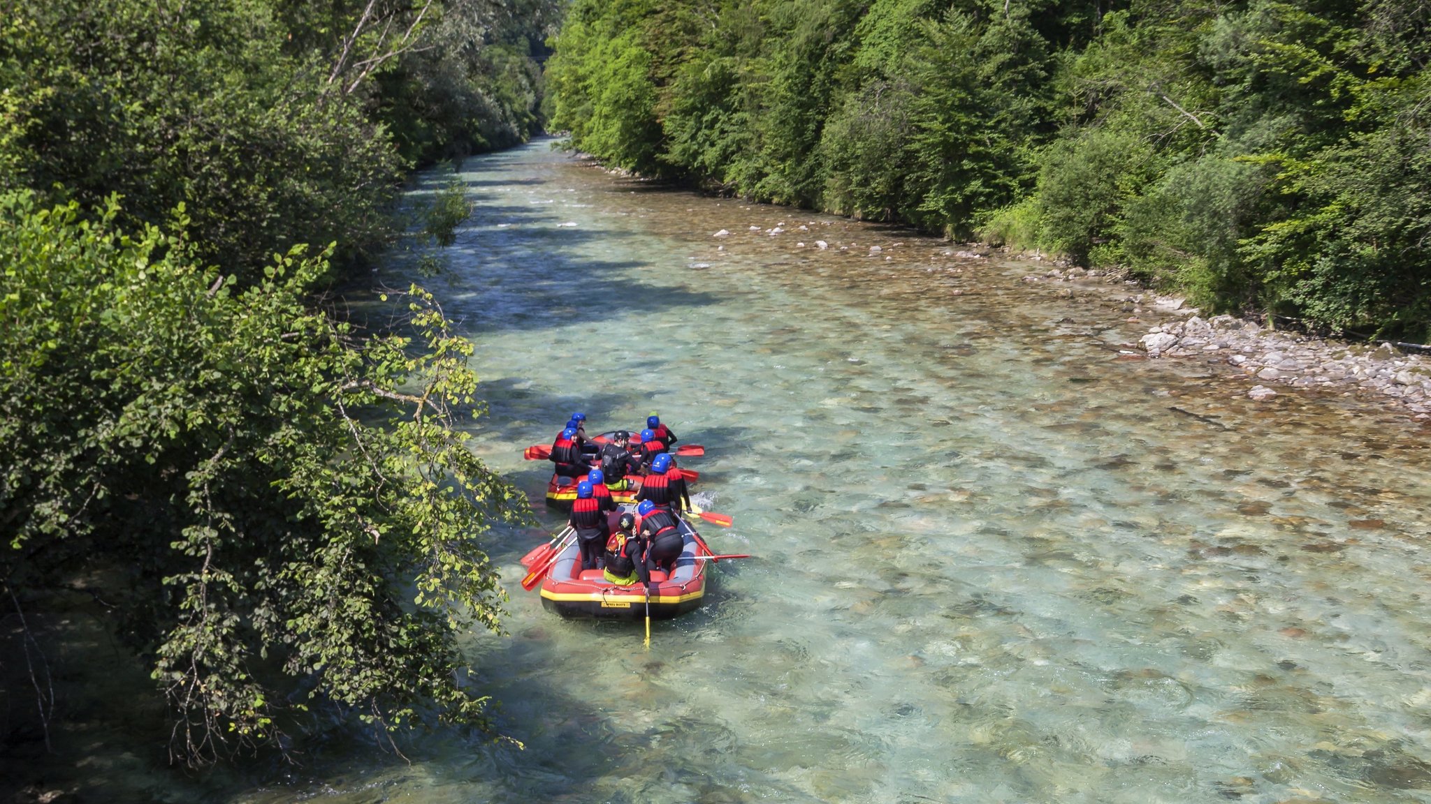 Rafting-Boote auf der Bertesgadener Ache.