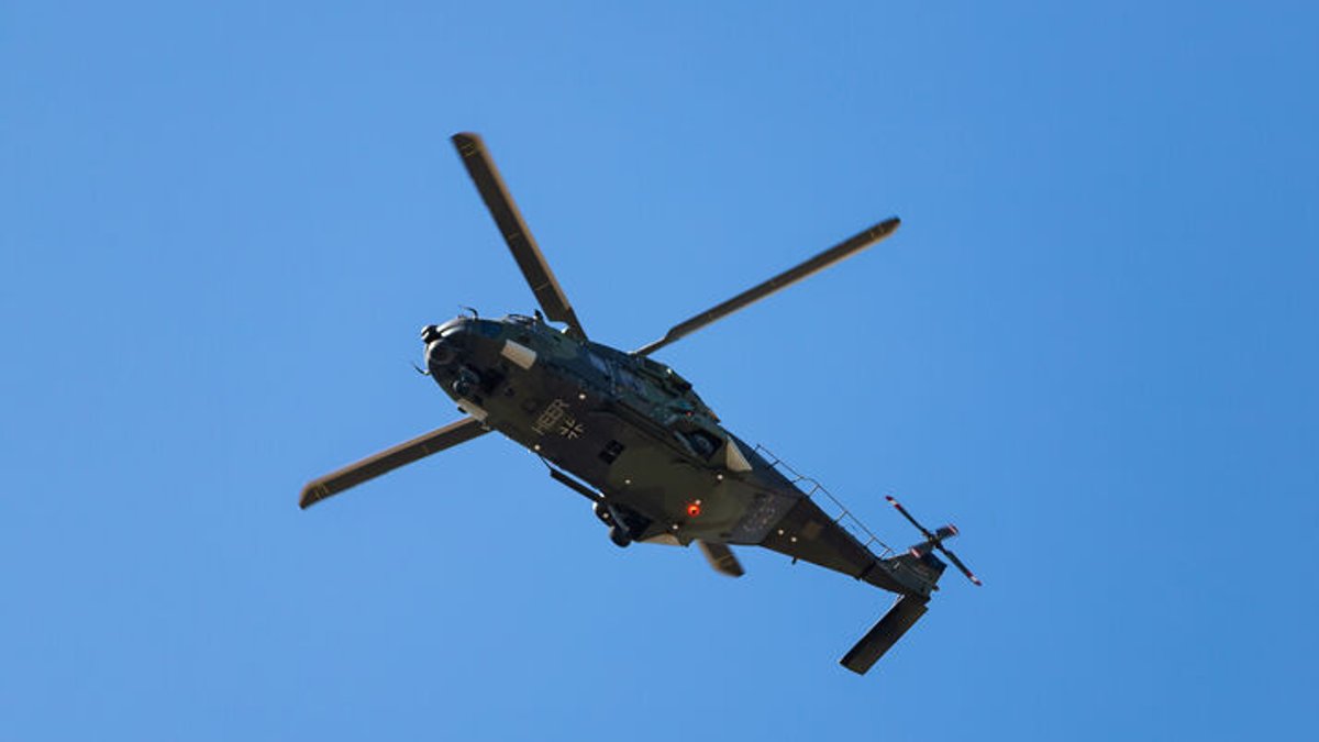 Ein Helikopter der Bundeswehr in der Luft