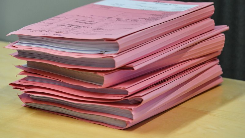 Akten der Staatsanwaltschaft (Symbolbild) | Bild: picture alliance / dpa | Patrick Pleul Akten der Staatsanwaltschaft (Symbolbild)