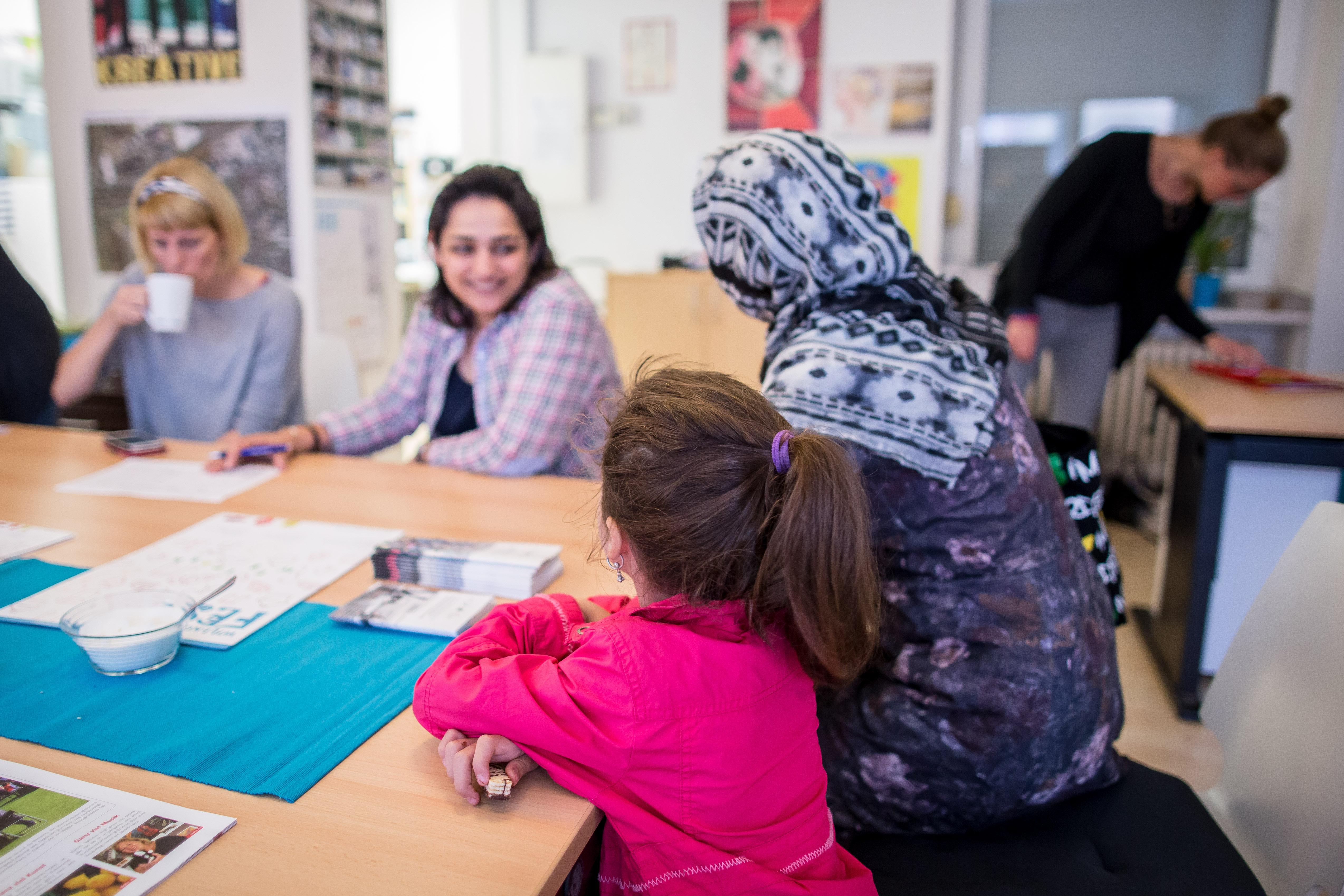 Geflüchtete aus Afghanistan während einer Sprechstunde (Archiv- und Symbolbild)