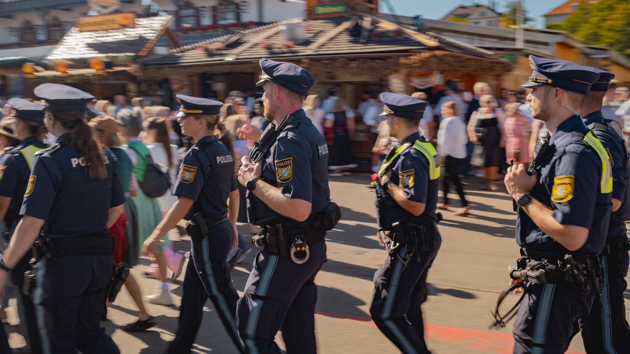 100.000 Euro Schaden: Polizei nimmt Wiesn-Taschendiebe fest