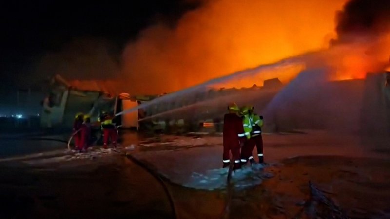 Israelische Kampfjets haben in der vergangenen Nacht wieder den Iran attackiert. In der Hauptstadt Teheran traf es den Flughafen. Auch umgekehrt flogen Raketen - mit dem Ziel Israel. | Bild: Bayerischer Rundfunk 2026 Israelische Kampfjets haben in der vergangenen Nacht wieder den Iran attackiert. In der Hauptstadt Teheran traf es den Flughafen. Auch umgekehrt flogen Raketen - mit dem Ziel Israel.