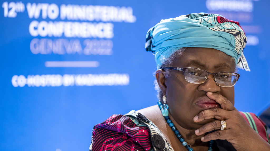 Ngozi Okonjo-Iweala, die Generaldirektorin der Welthandelsorganisation (WTO), spricht bei einer Pressekonferenz im schweizerischen Genf.