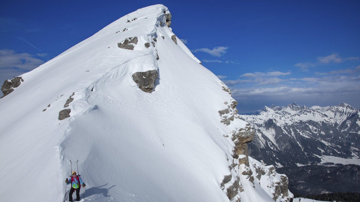 Bei Skitour in Tirol: Mann aus Bayern stürzt in den Tod