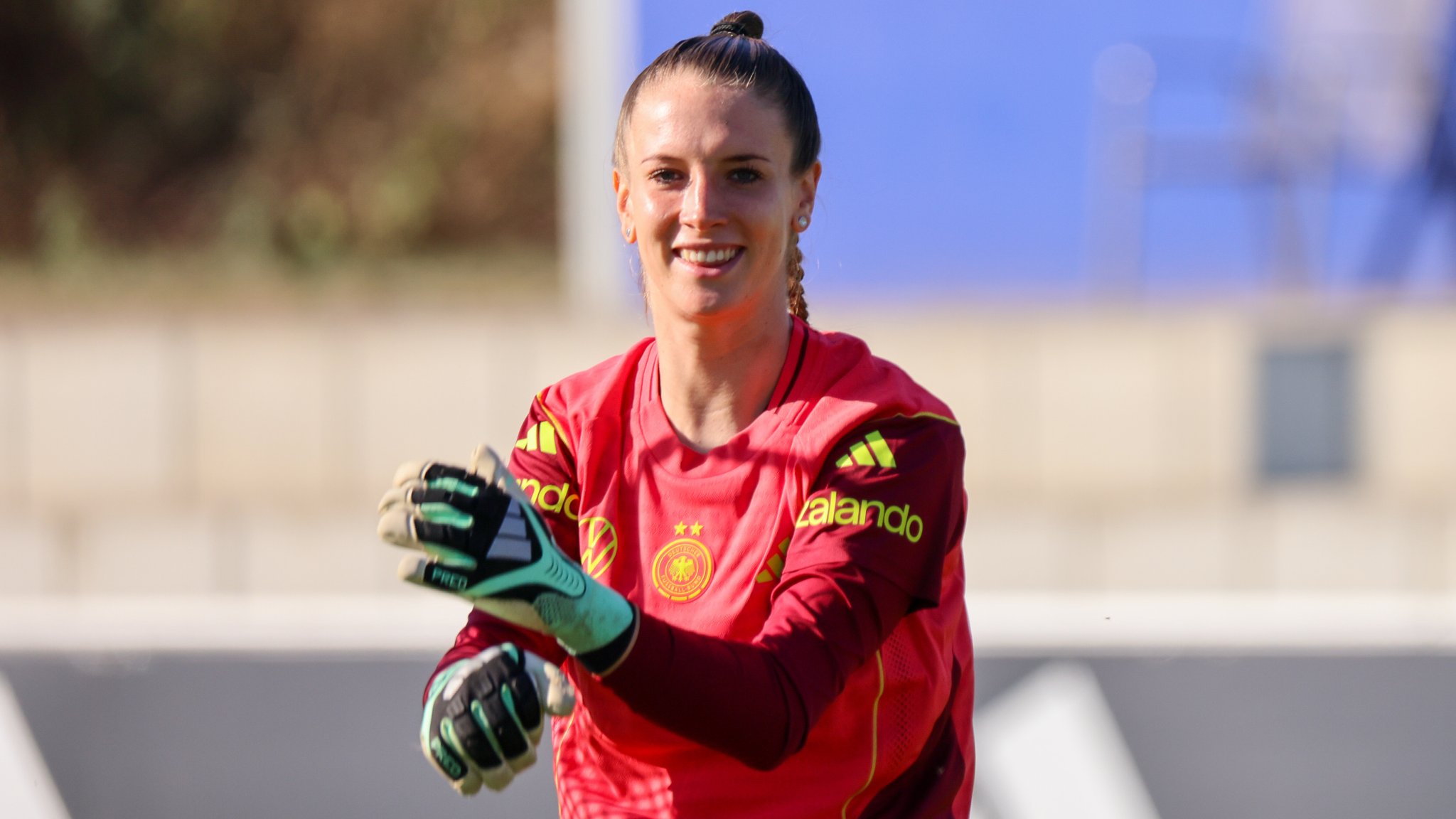 Ena Mahmutovic steht vor ihrem dritten Einsatz in der deutschen Nationalmannschaft | Bild: picture alliance / HMB Media | Madeleine Fantini Ena Mahmutovic steht vor ihrem dritten Einsatz in der deutschen Nationalmannschaft