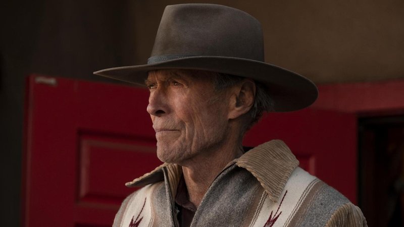 Inszeniert sich selbst als alternden Cowboy, der mit sich selbst in Reine kommen muss: Clint Eastwood in "Cry Macho".
