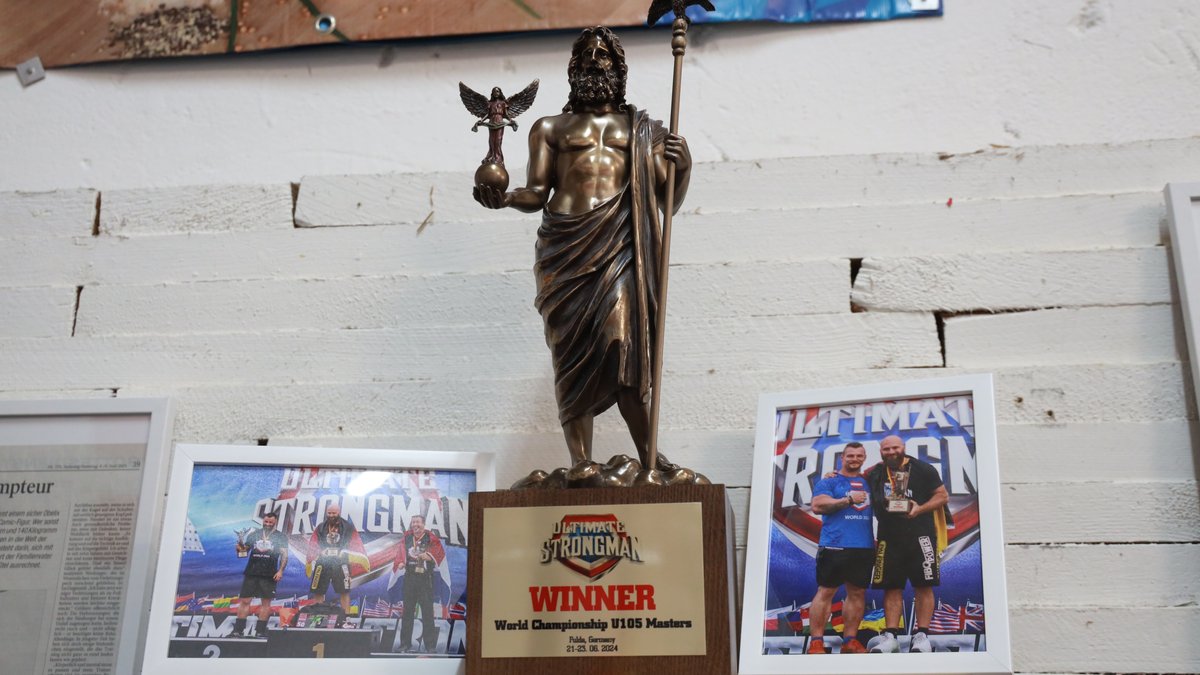 Der Weltmeister-Pokal mit der Figur von Atlas – dem griechischen Gott, der die Welt trägt.
